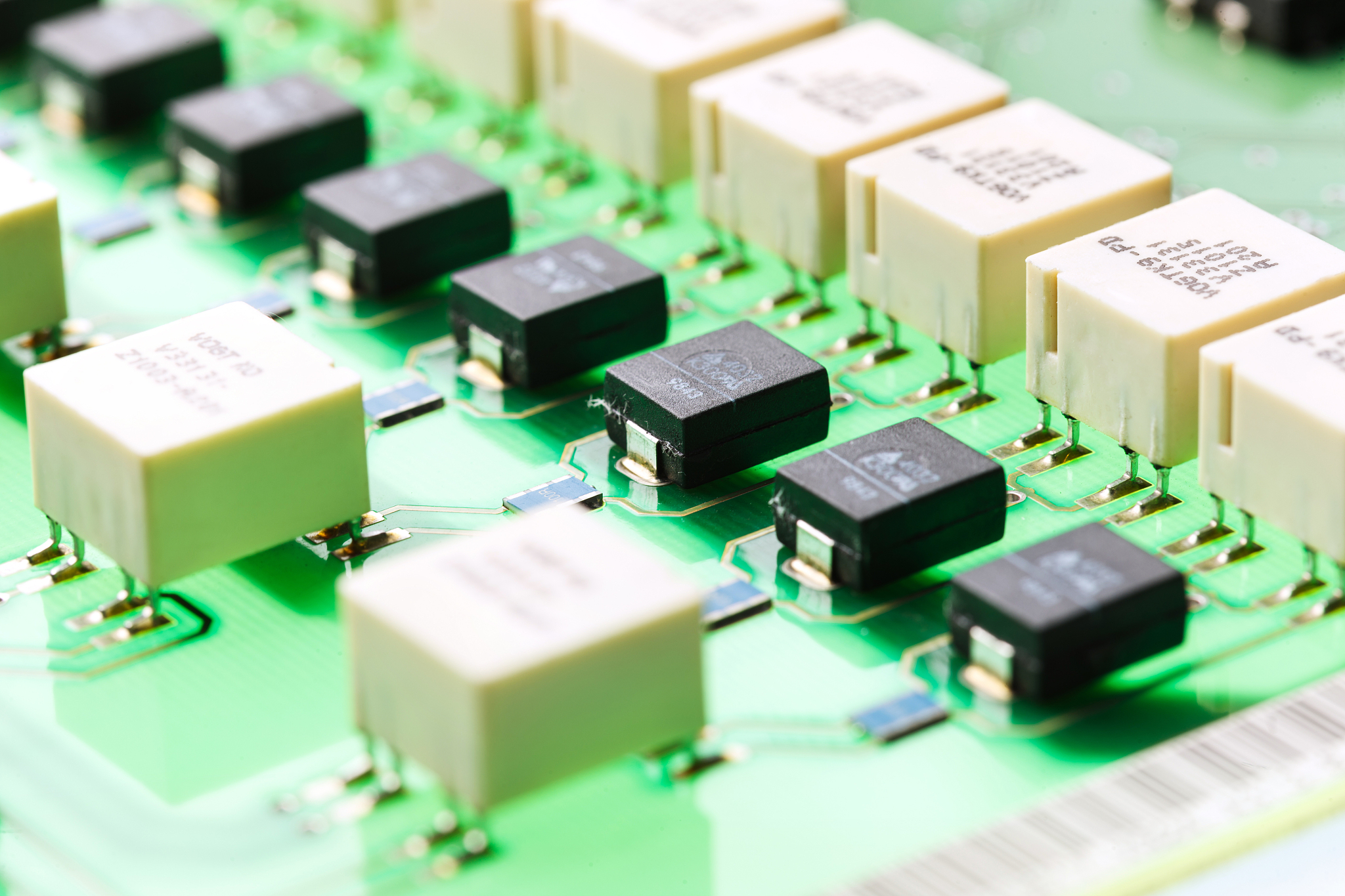 钽电容：高性能电子设备的理想选择