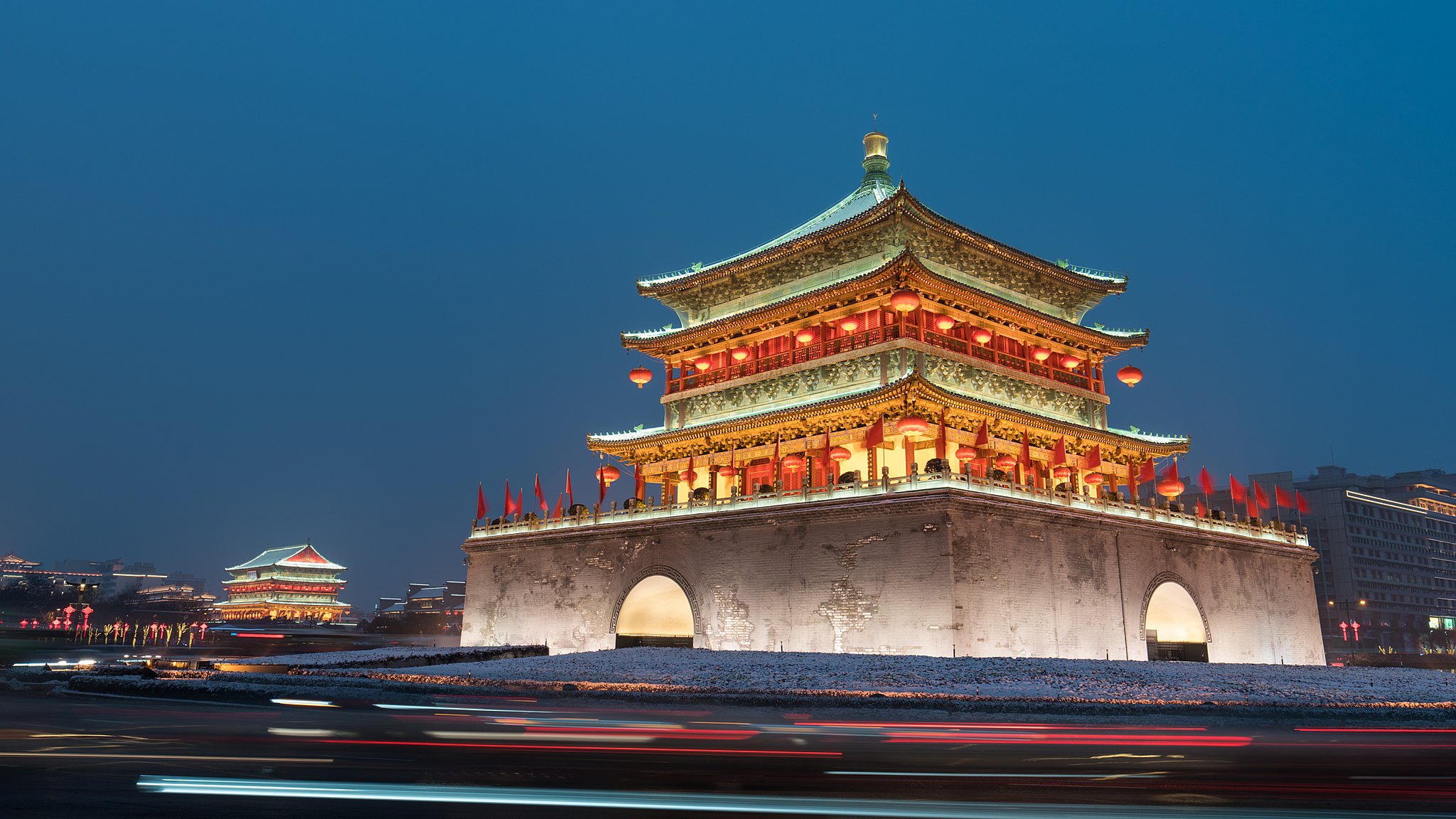 西安是国务院公布的首批国家历史文化名城历湿上先后有十多个王朝在此建都是中国四大古都之一 也是世界四大古都之一 是中国历史上建都朝代嘴多、时间最长、影响力最大的都城之一 。 帮我检查一下这段话中有没有错别字有的话请标记出来谢谢。