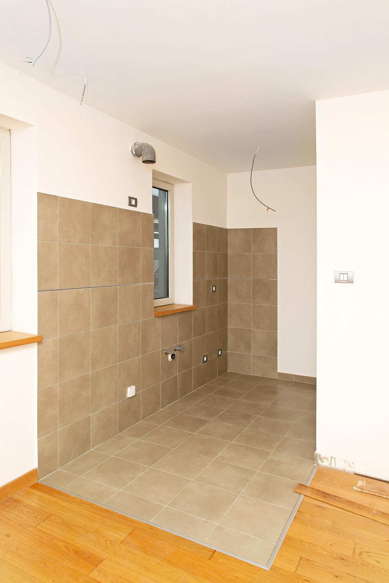 Main Gate Security Chain Installed, Concerns About Bathroom Ventilation & Kitchen Sink Faucet