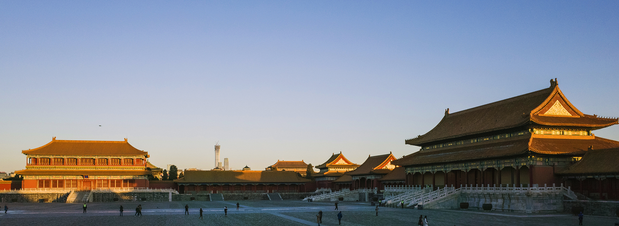 帮我以莎士比亚的风格写一篇赞美北京的作文大概1000字