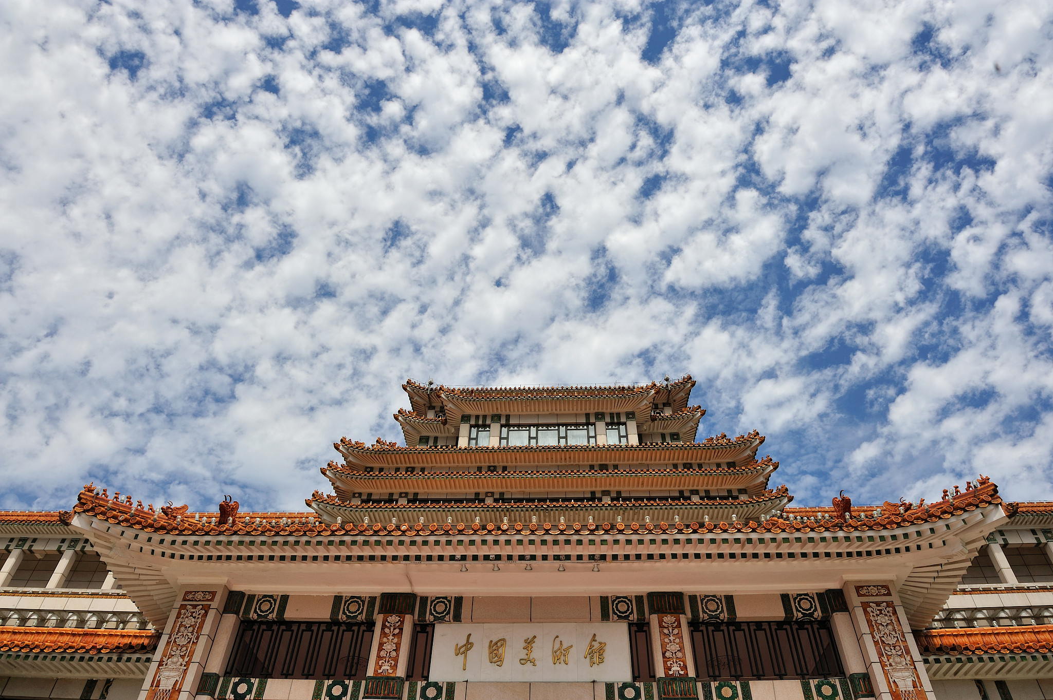 京海市旅游攻略：品尝猪脚面，走高启强路线，感受城市文化