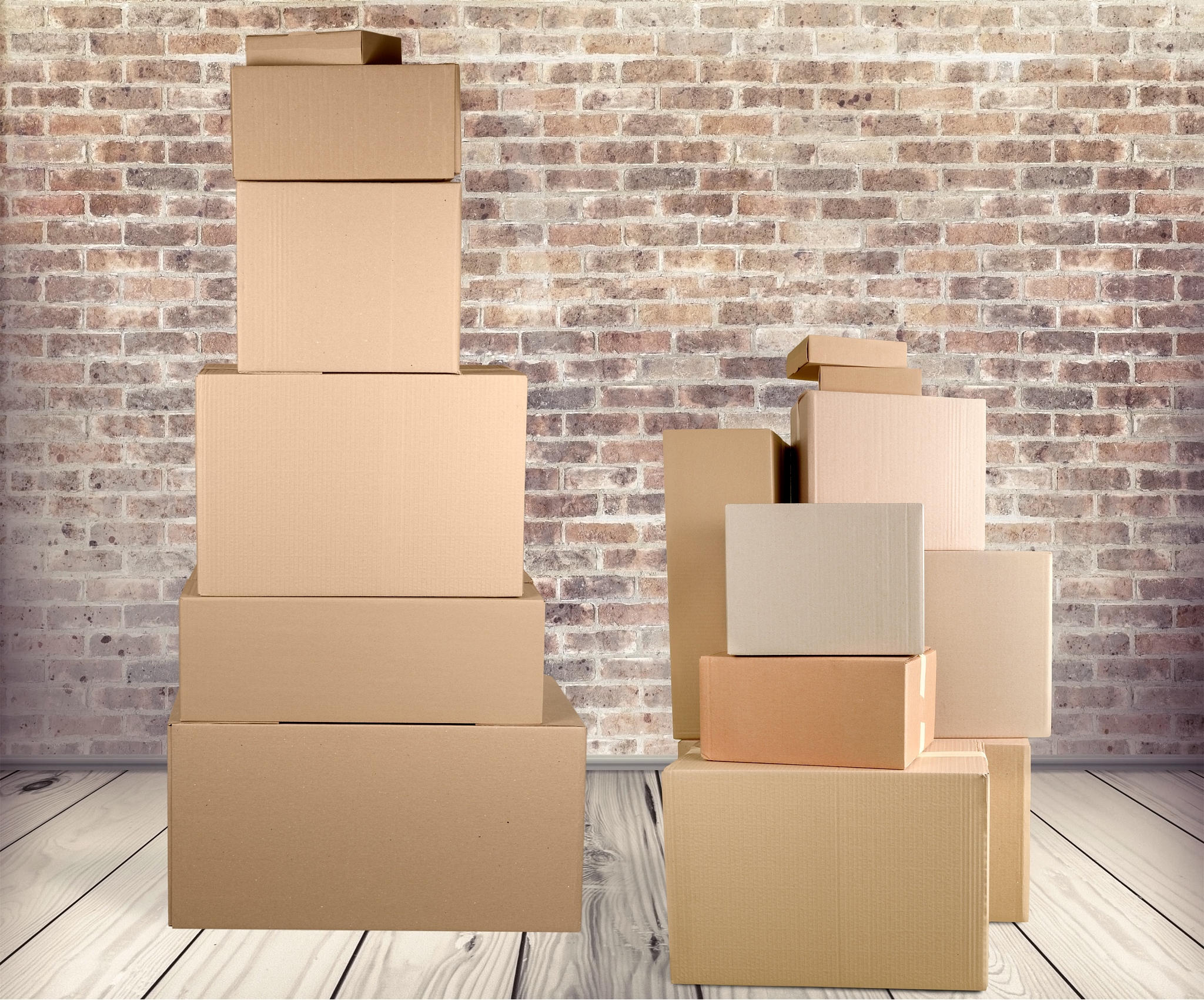 我需要制作视频来介绍蜂窝纸保护柱蜂窝纸保护柱包装纸是一种环保包装材料许多小六边形截面组成的纸通过胶水形成闭环通过拉伸撑开底部用圆形粘胶粘贴包裹产品起到运输途中缓冲保护产品的效果。可以帮我想想详细的视频脚本分镜和简洁的旁白文案介绍吗？