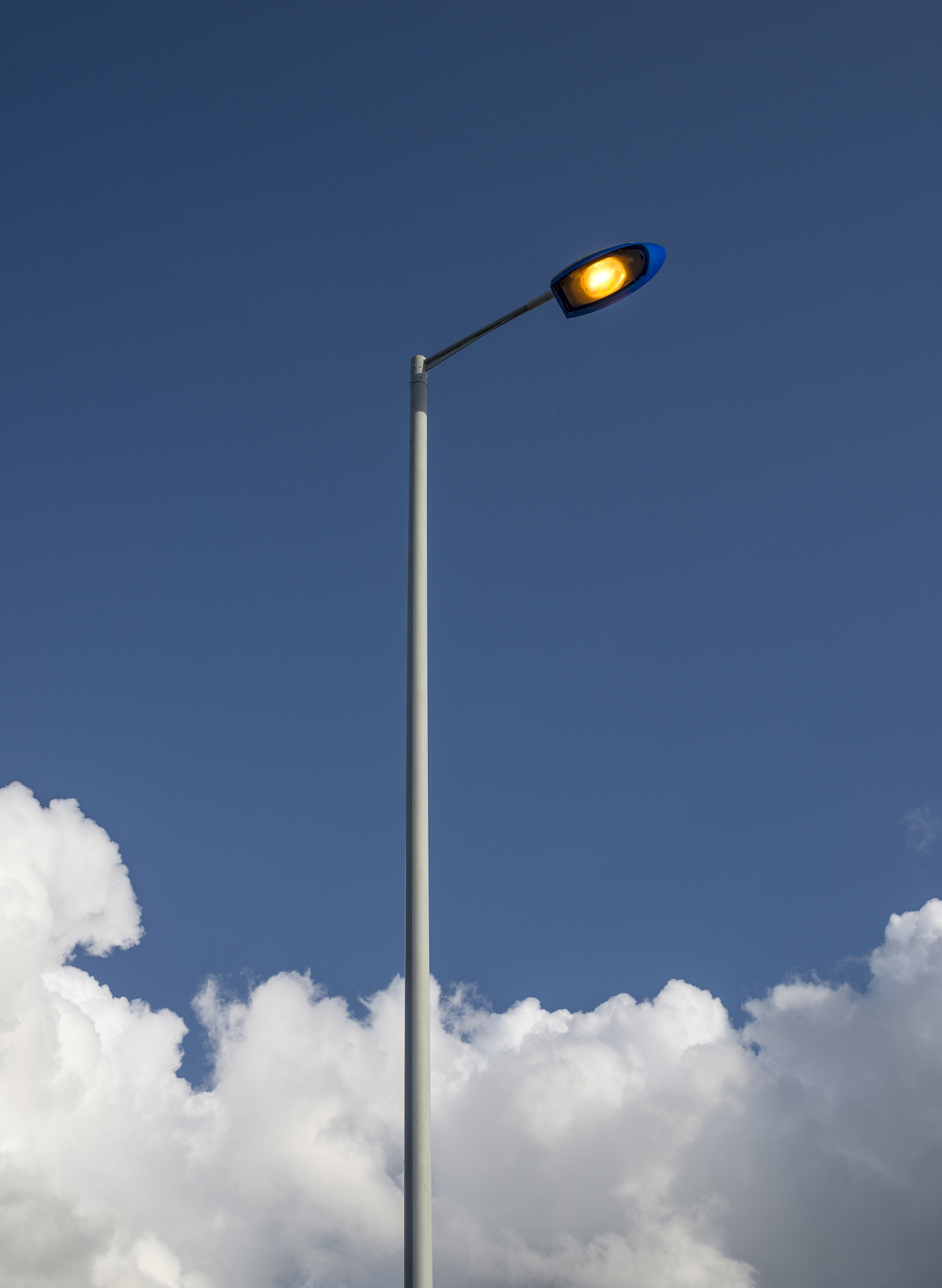 翻译：路灯亮了 - 中文英文对照