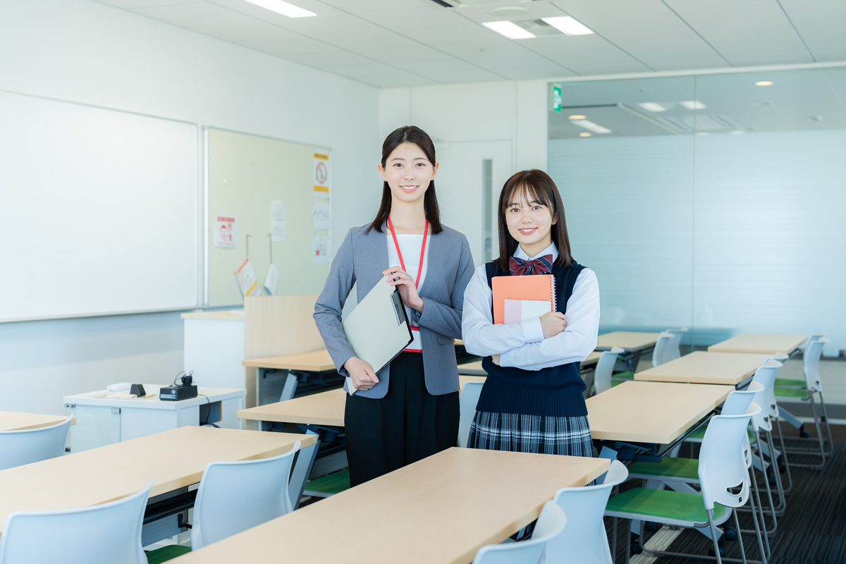 初中女孩毕业学什么好