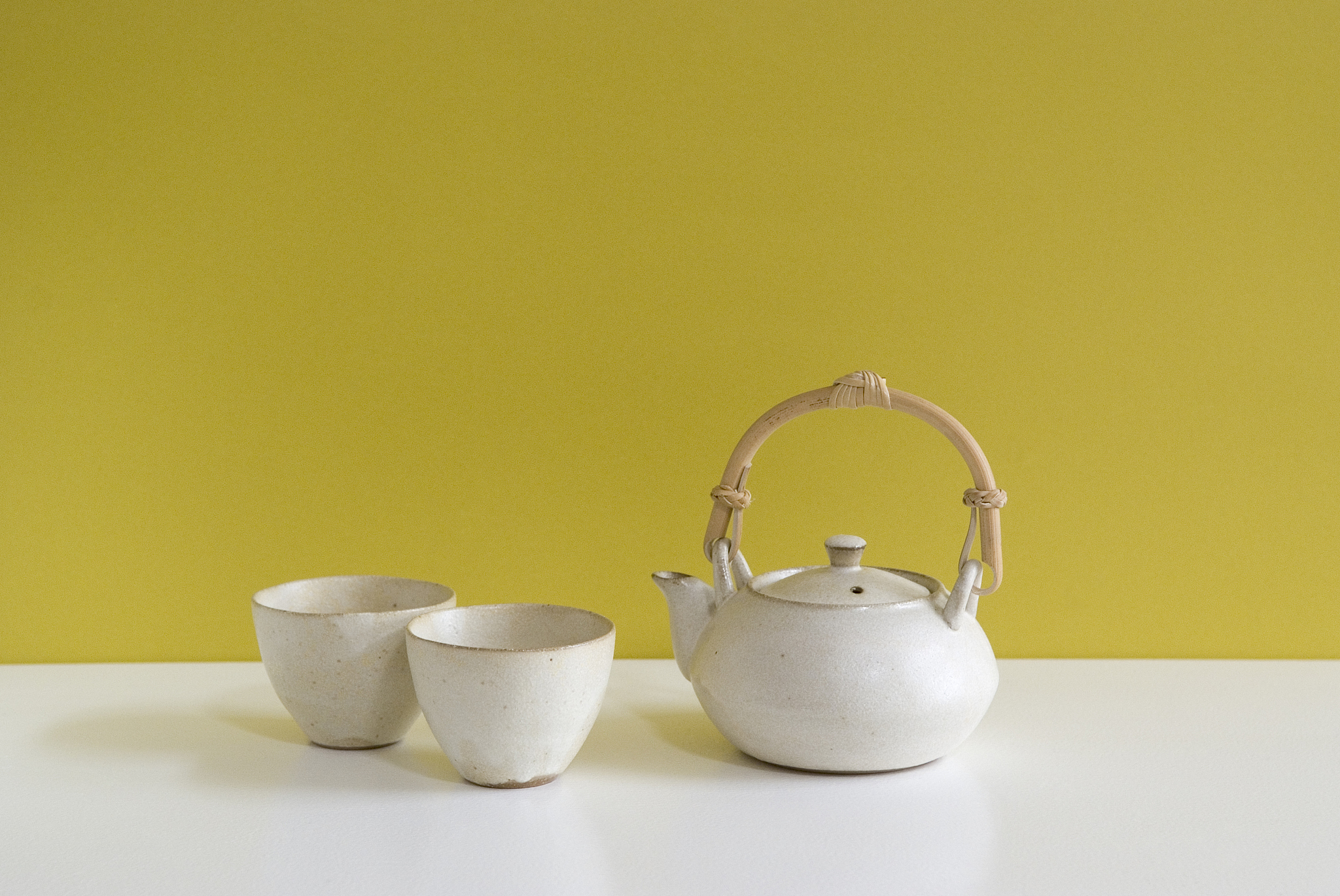 teapot and cups