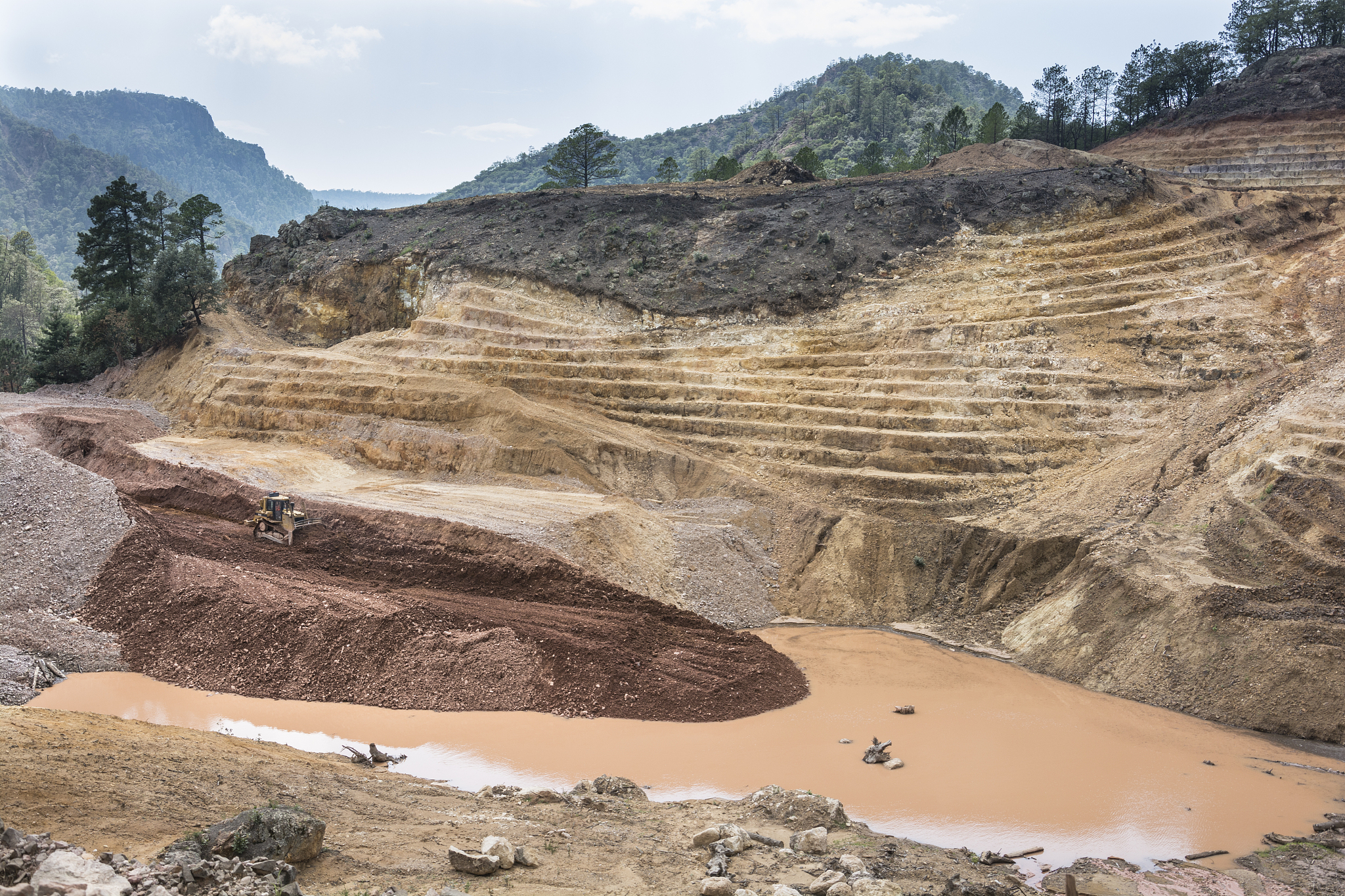 垂直分层开采技术：提高矿石回收率和开采效率的有效方法