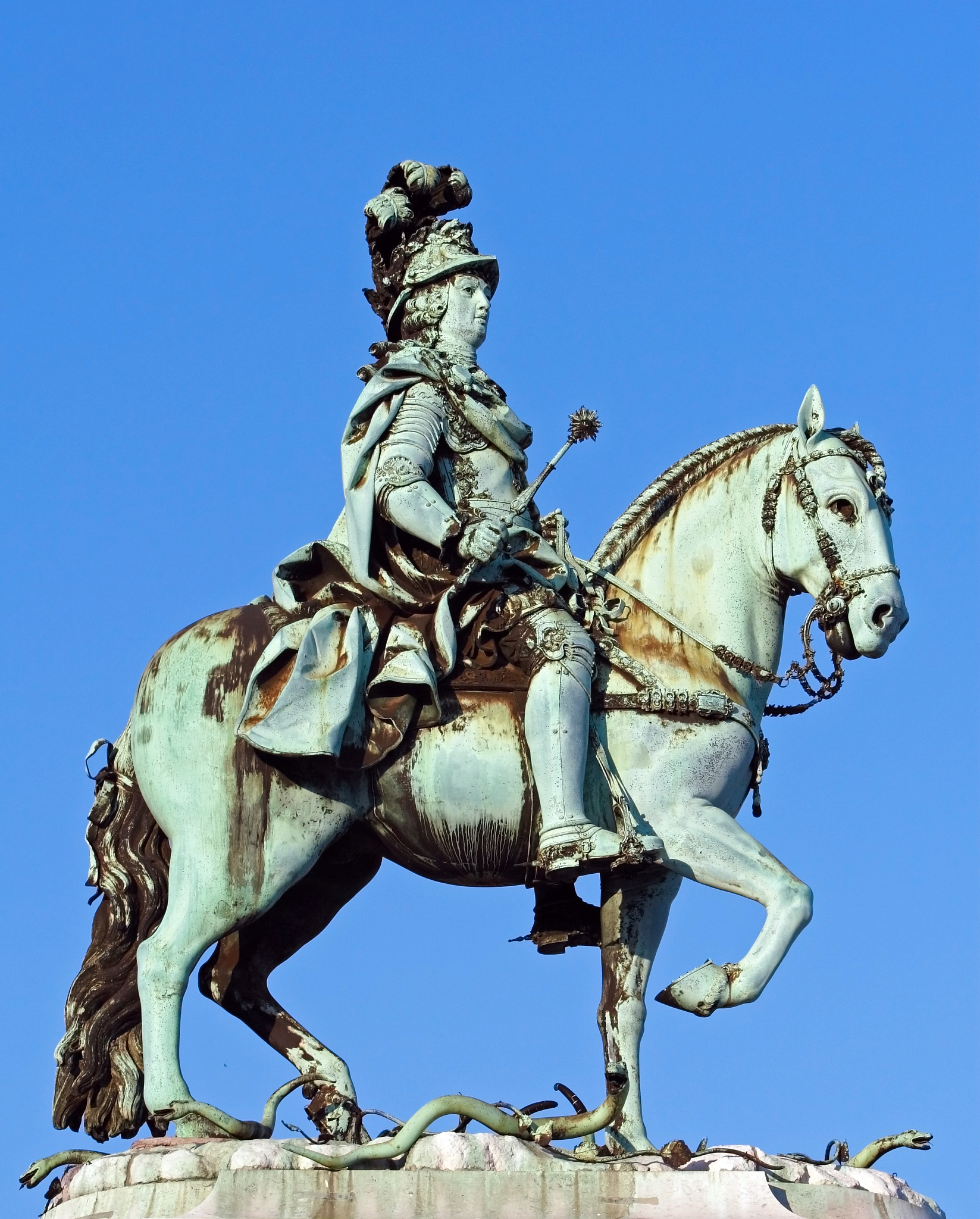 king's statue
