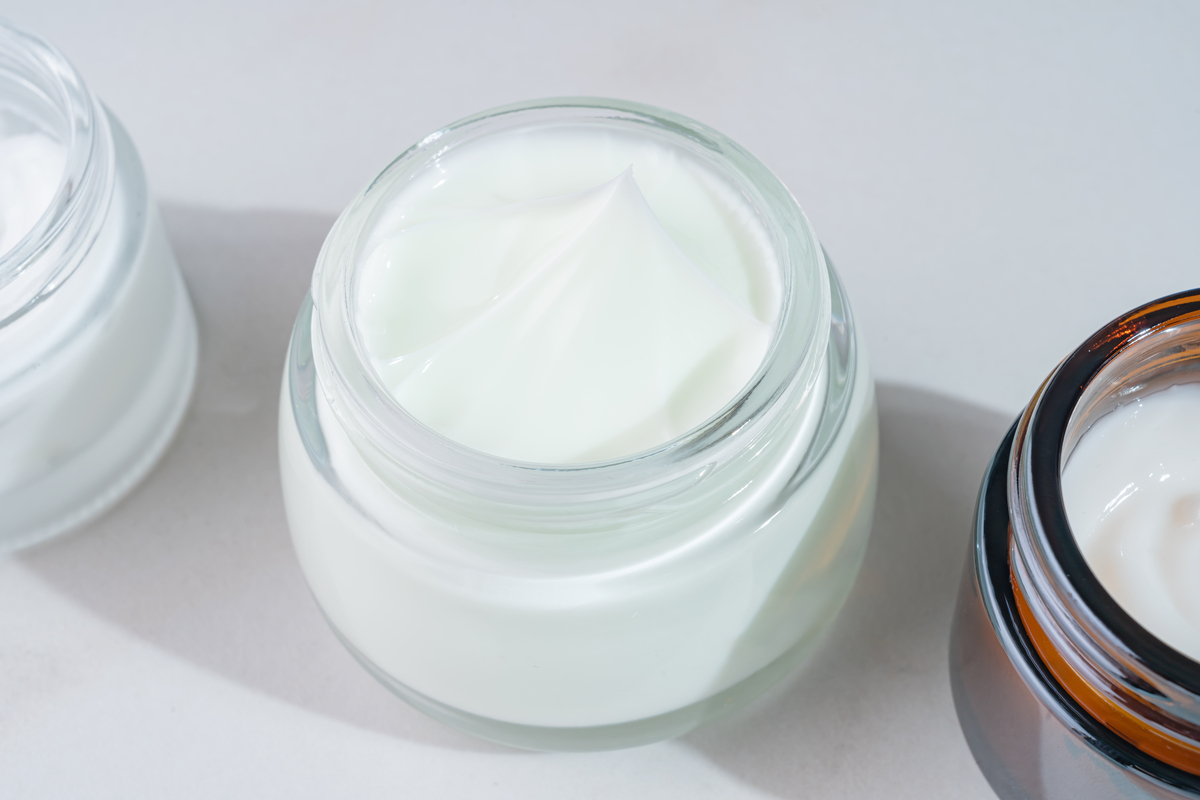 亮妍日霜：改善肤色不均的秘密武器？