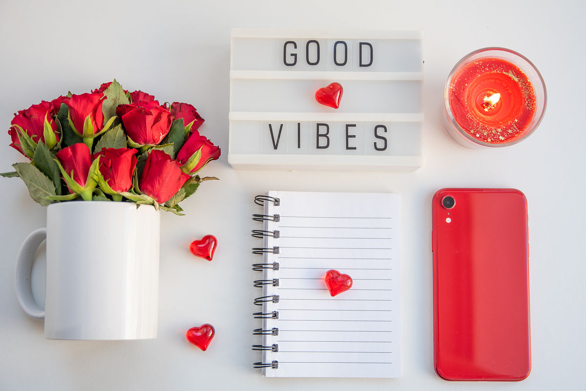 帮我写一份工作简报。内容为：3月份我负责拍摄了大邑县成高集团宣传片监制锦江区保密公益宣传片负责崇州市保密公益宣传片拍摄