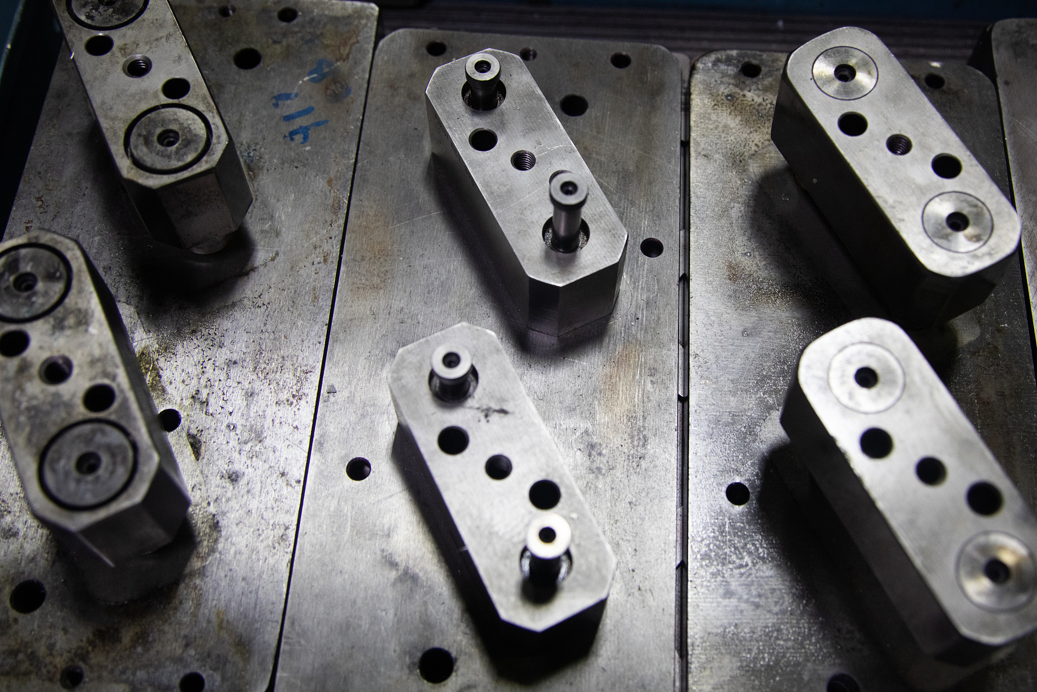 请问模具冲压加工中最常用的工艺是什么？