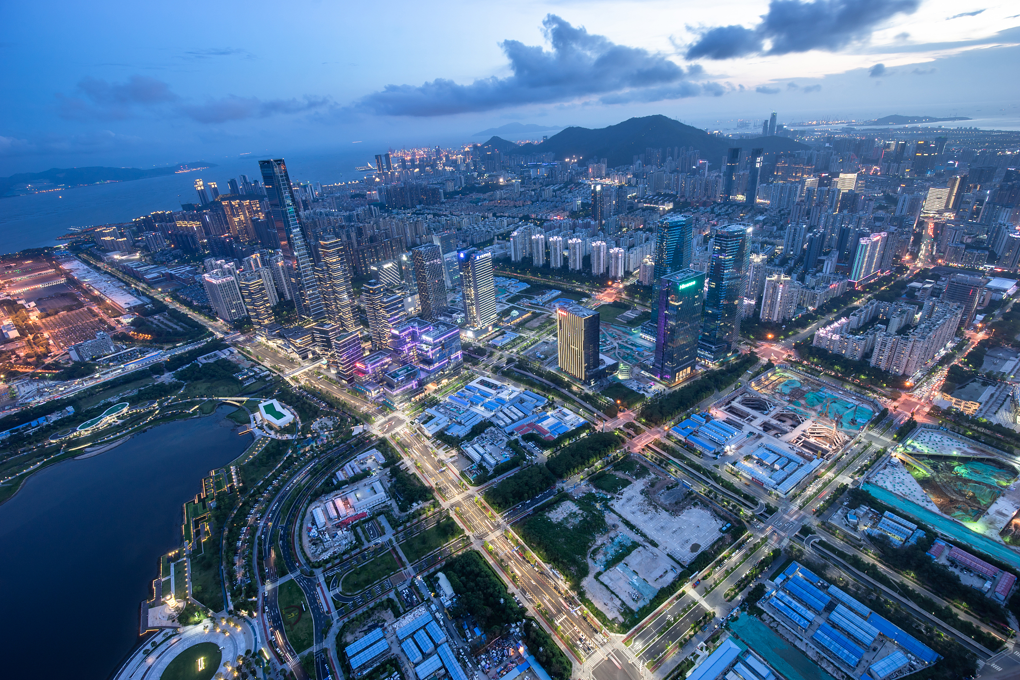 400字介绍粤港澳大湾区的提出背景及基本内容