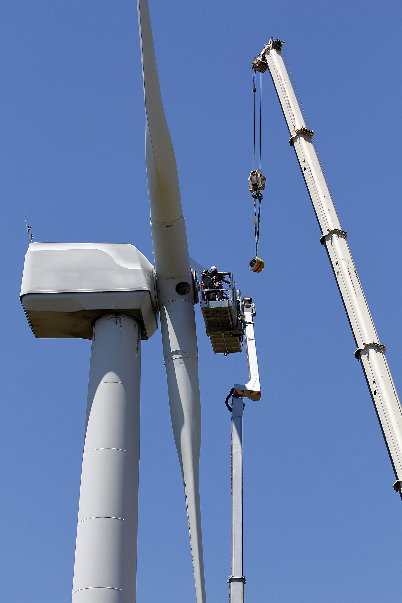 一台6kw动力分别配装在风力发电机是6kw好还是15kw好