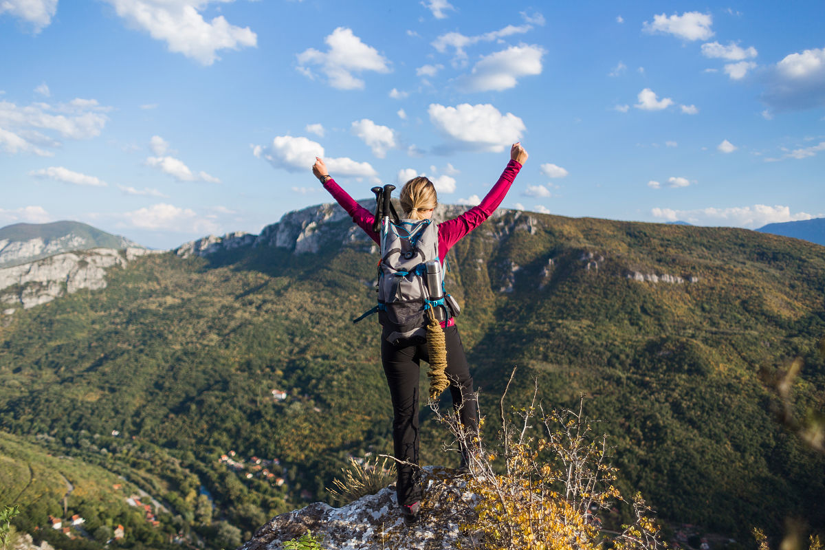 爬山拍照是啥梗