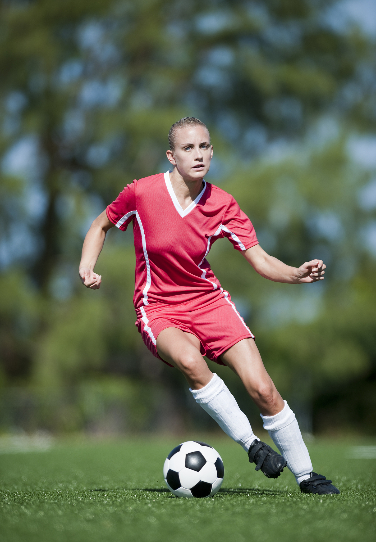 Erling Haaland - 挪威足球天才，欧冠历史最快进球纪录保持者