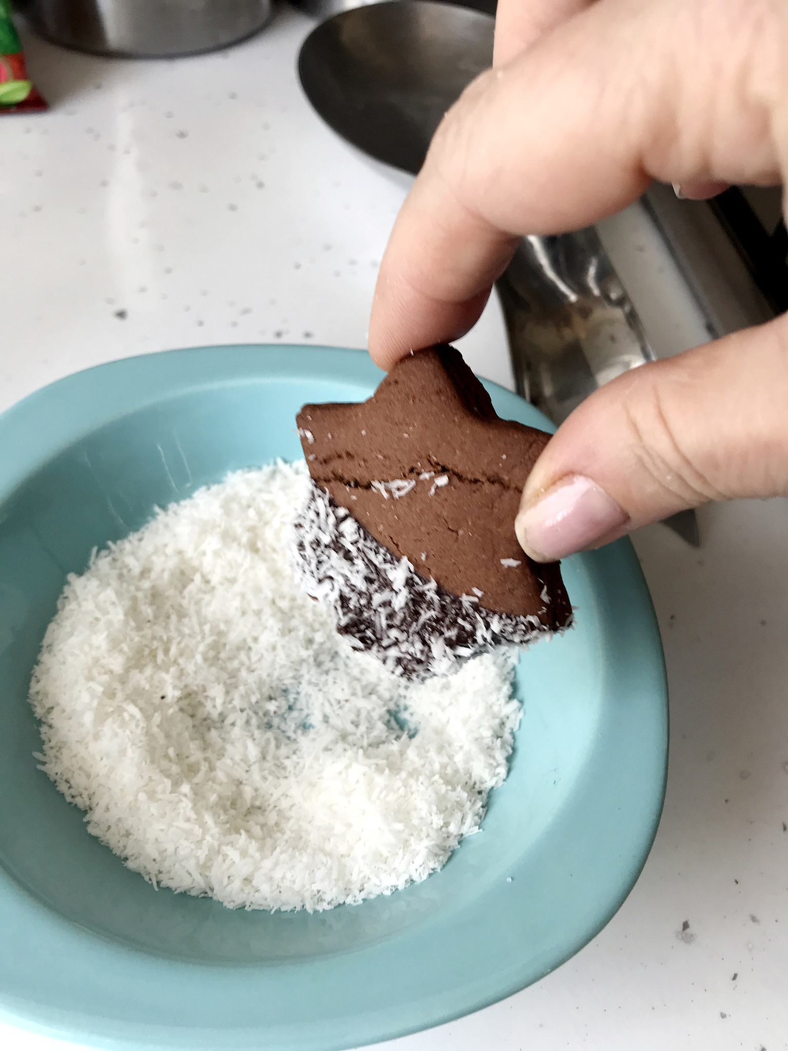 奶粉冲完有沙状粉末还能喝吗？详细原因分析