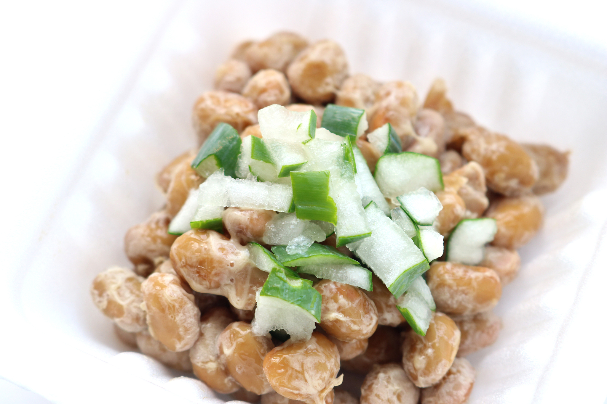 natto, fermented soybeans with welsh onion