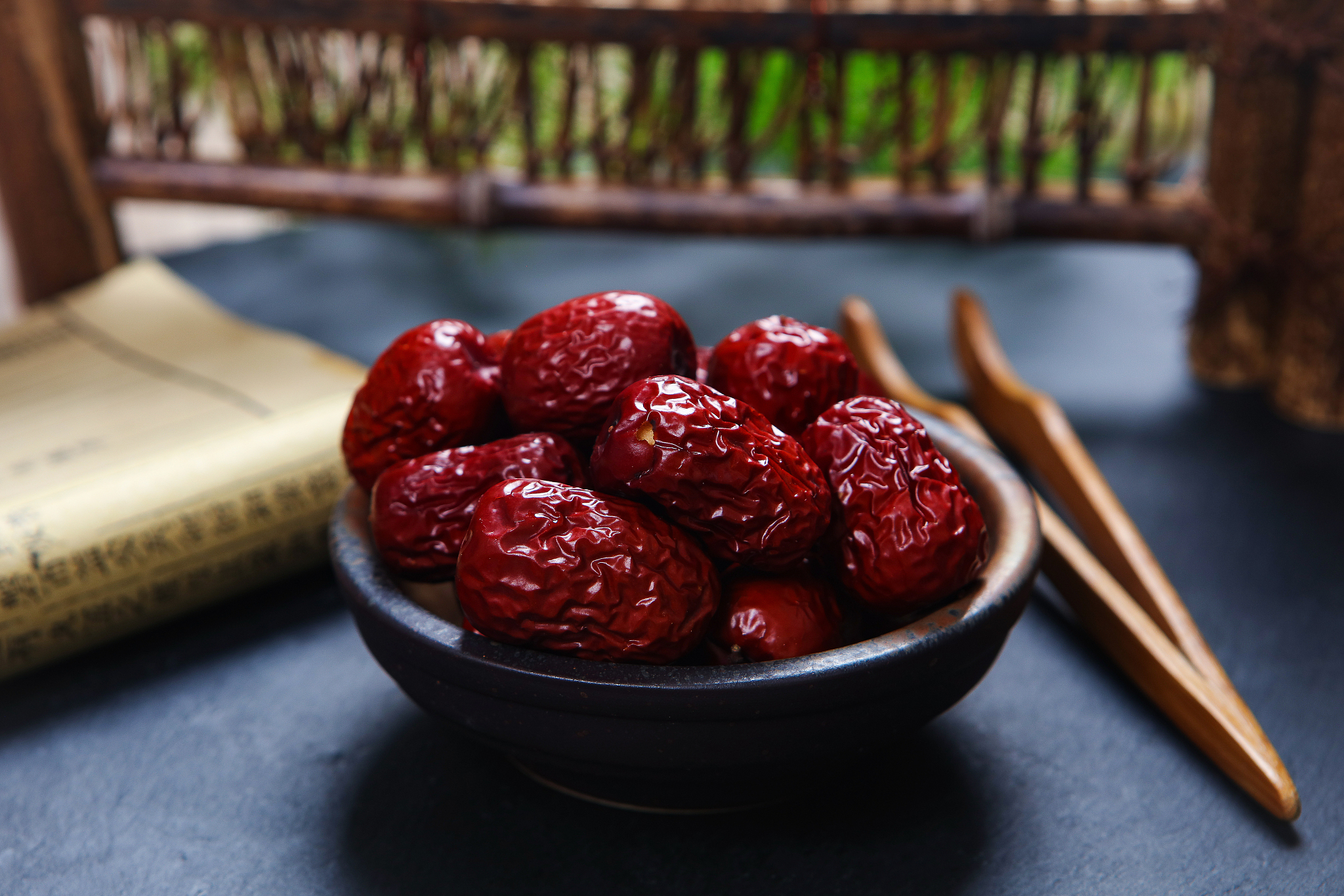 阿胶金丝枣功效与作用：滋补脾胃、补虚安神、抗衰老