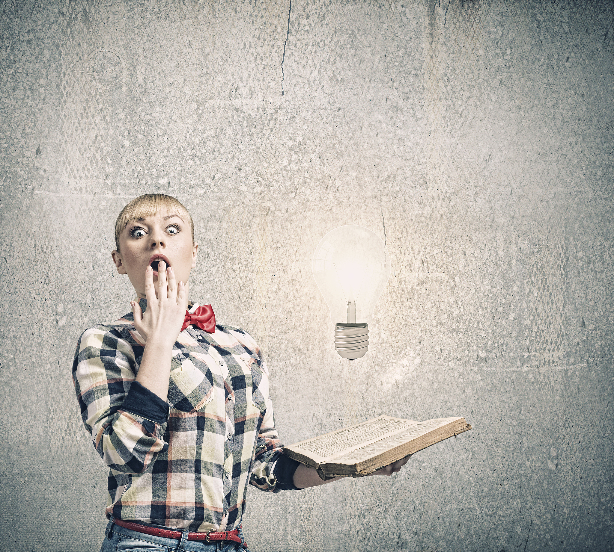 扩写以下内容至100字：阅读就像在知识的海洋里航行