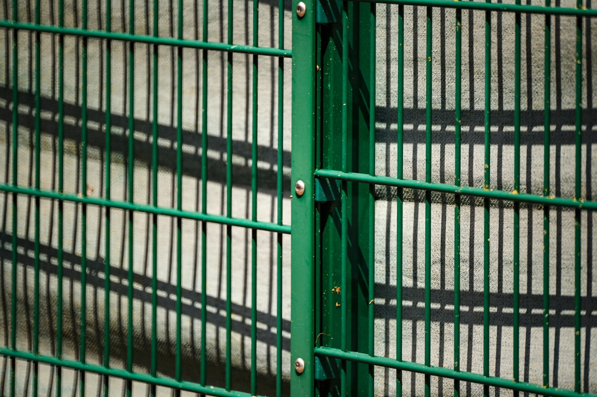 玻璃钢防眩网：耐用安全，环保节能的选择