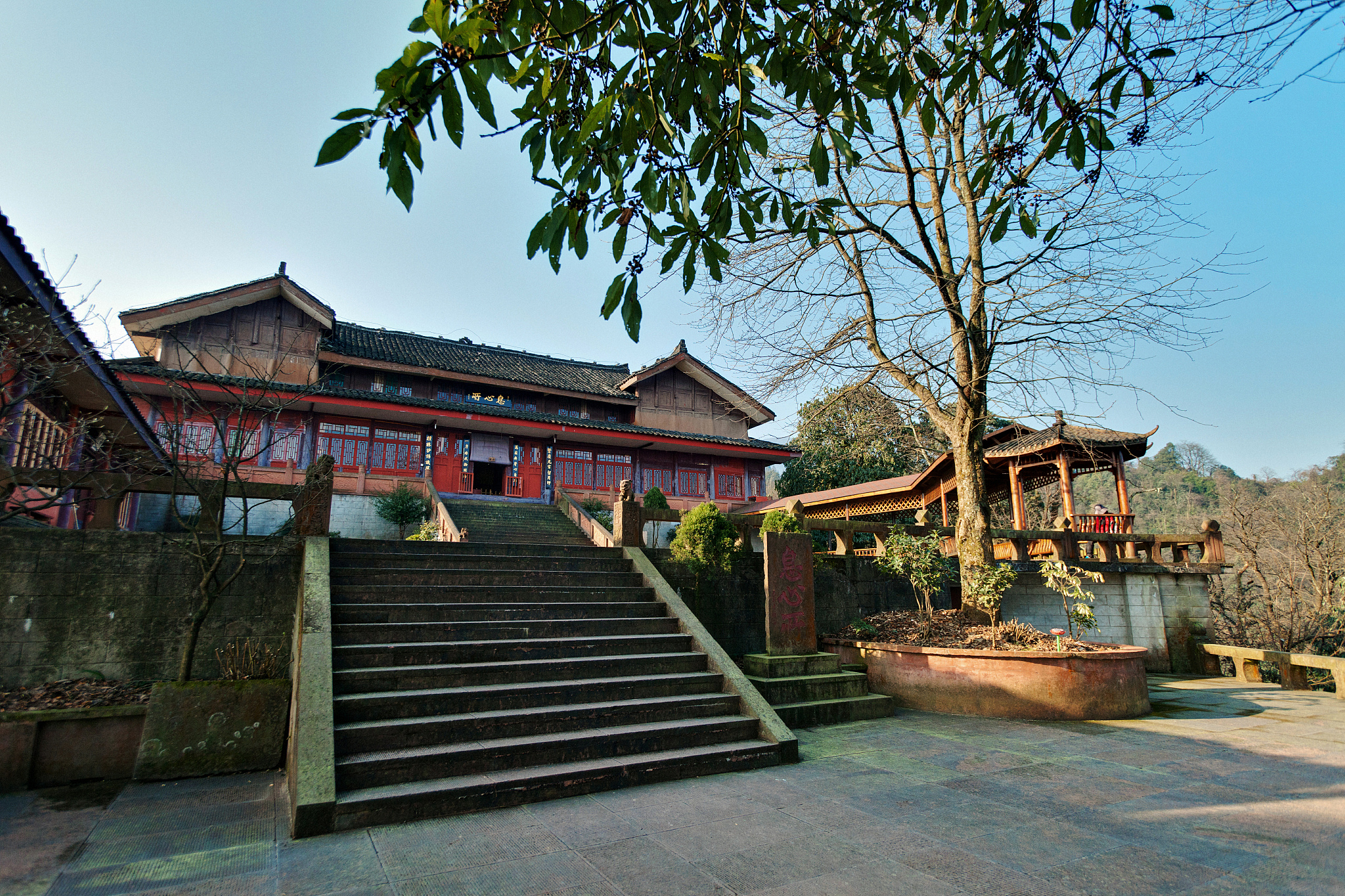 隆昌：四川省的‘暖房之乡’ - 旅游、文化与经济概览