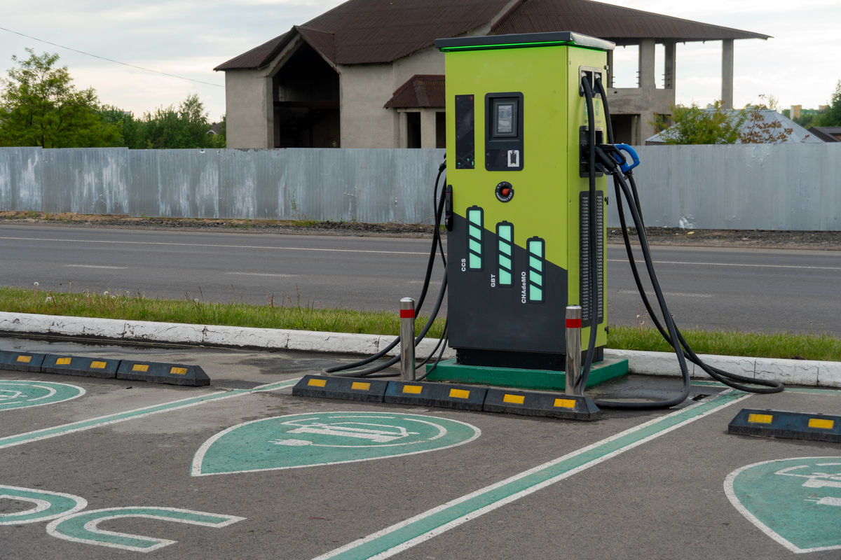 详细介绍农村电动汽车充电站选址和充换电站选址有什么不同点