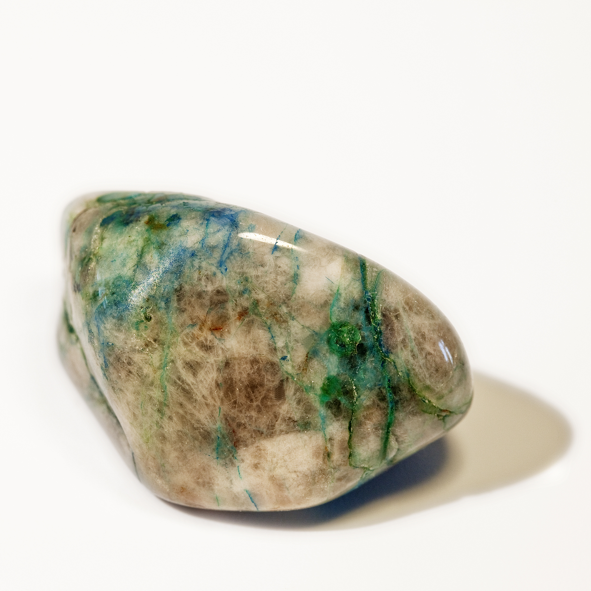 翡翠和玉的区别：它们是什么关系？