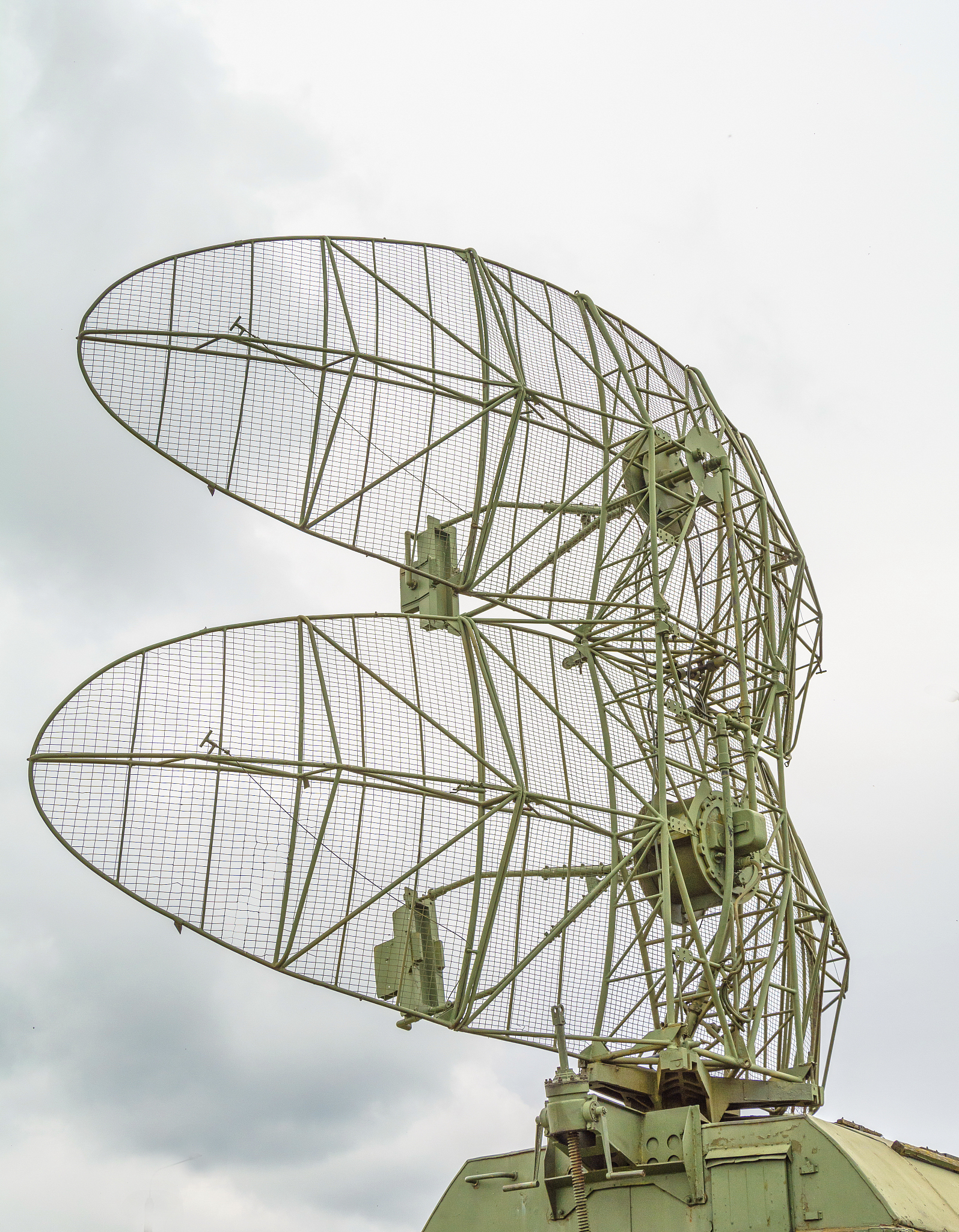 翻译 Radar-based sensor ICs are becoming a popular sensing technology due to their long-range capabilities high-motion sensitivity and privacy capabilities With their high accuracy radar sensors are wid