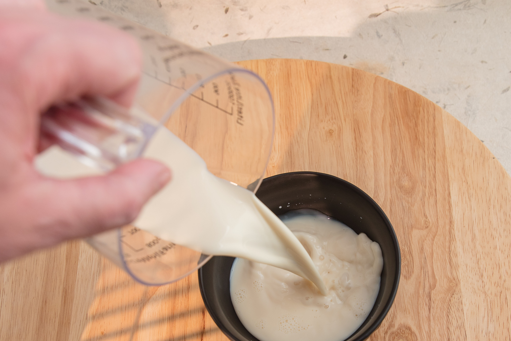 双皮奶粉冲泡比例：100克加多少水？