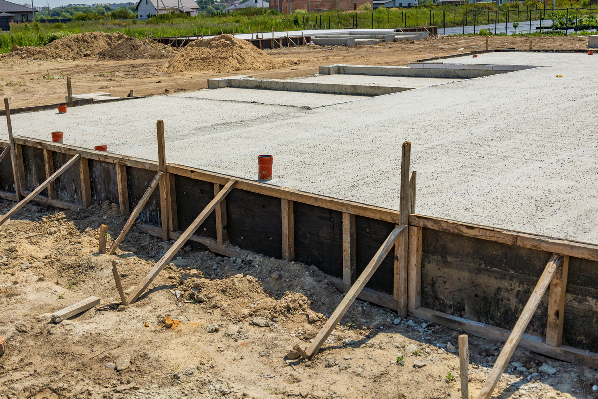 描述一篇包含土建厂房项目的施工内容