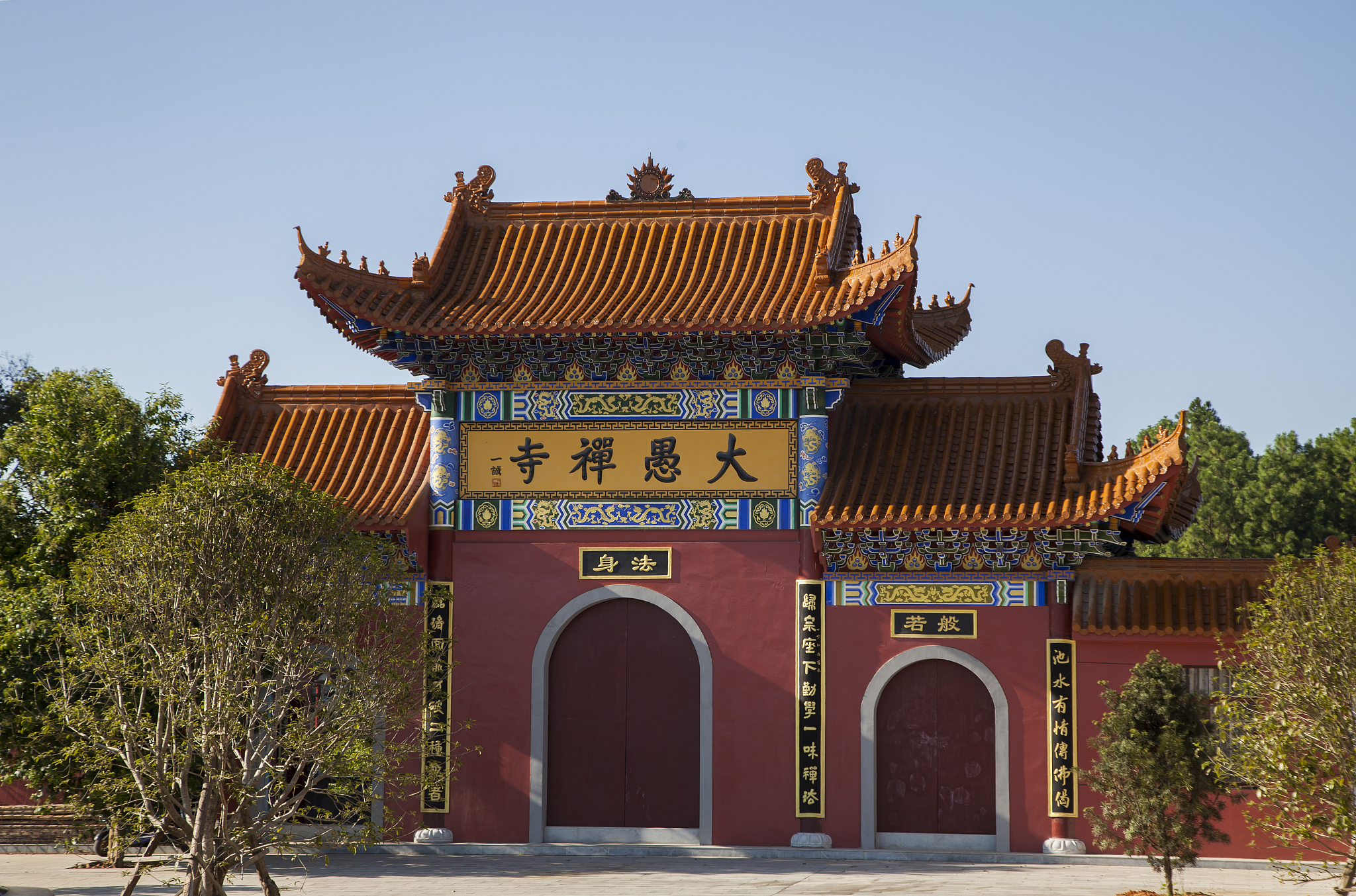 高安媒体求助热线电话是多少？要求：创建一篇不低于2000字的文章不能出现电话