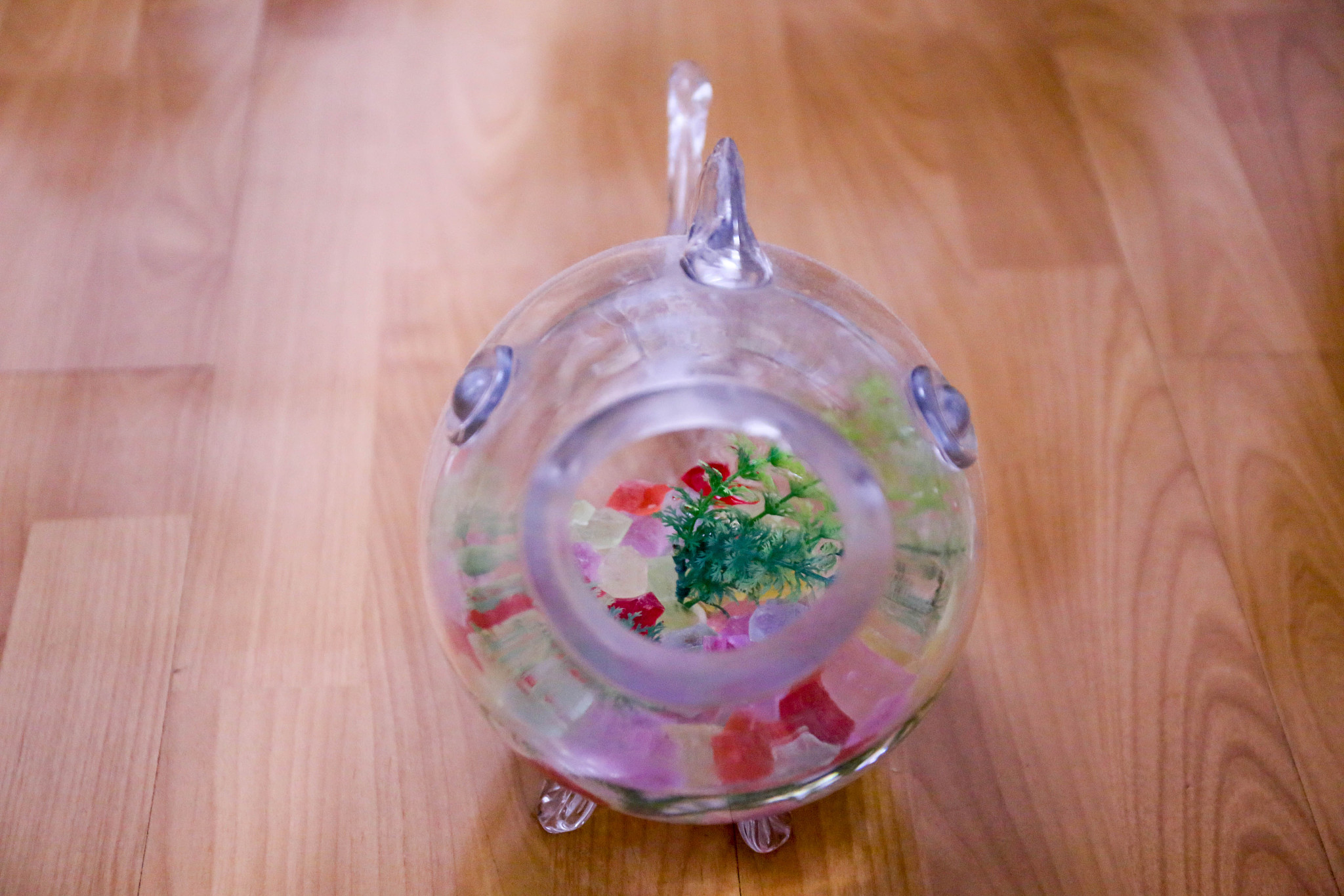 一个长宽高都是25厘米的鱼缸最多能装多少升水？