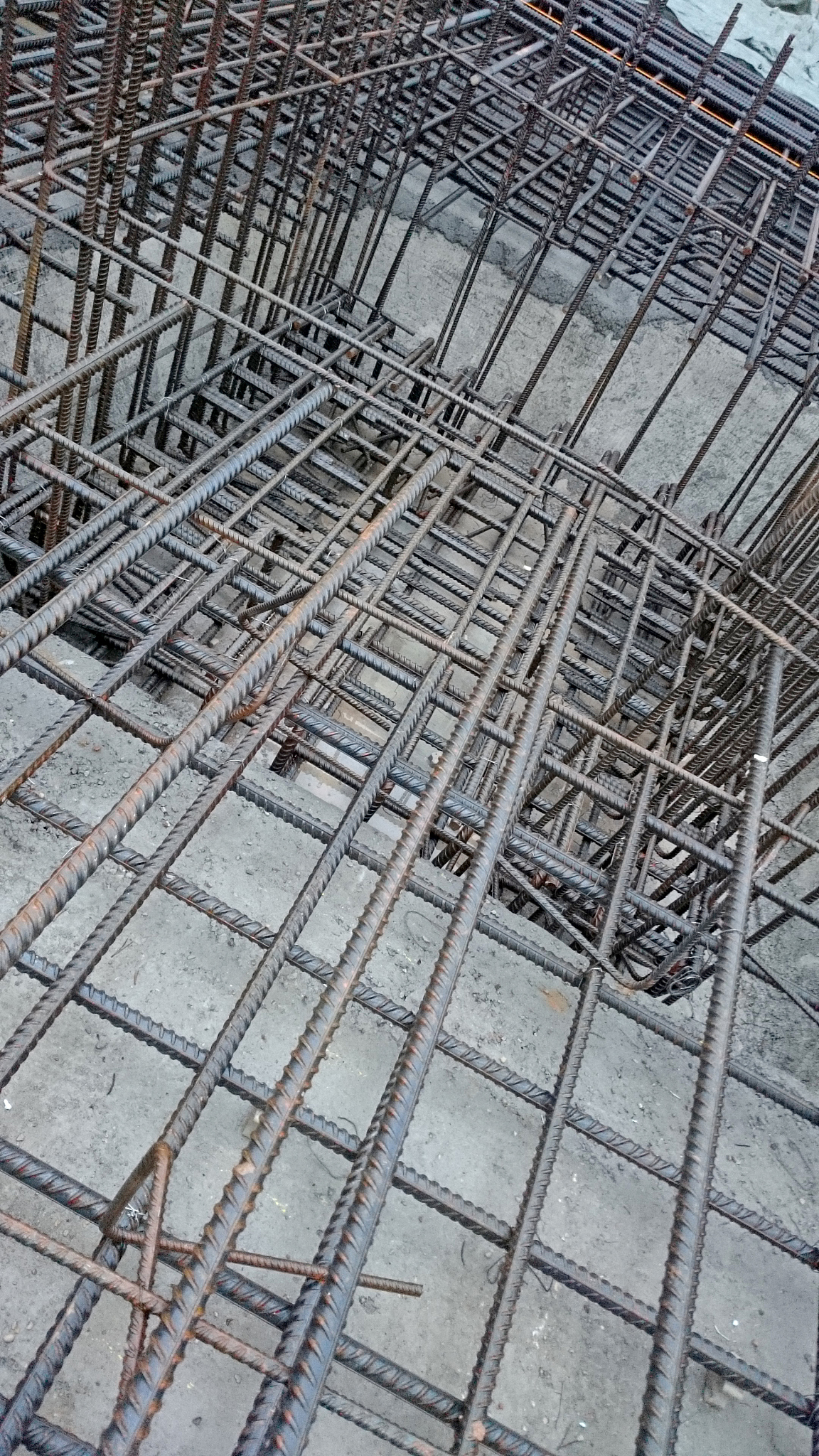 钢筋混凝土柱受压时什么时候弯矩最大