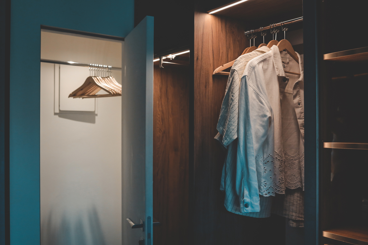 服装店铺常见问题分析：试衣间、服务、陈列，提升顾客体验的关键