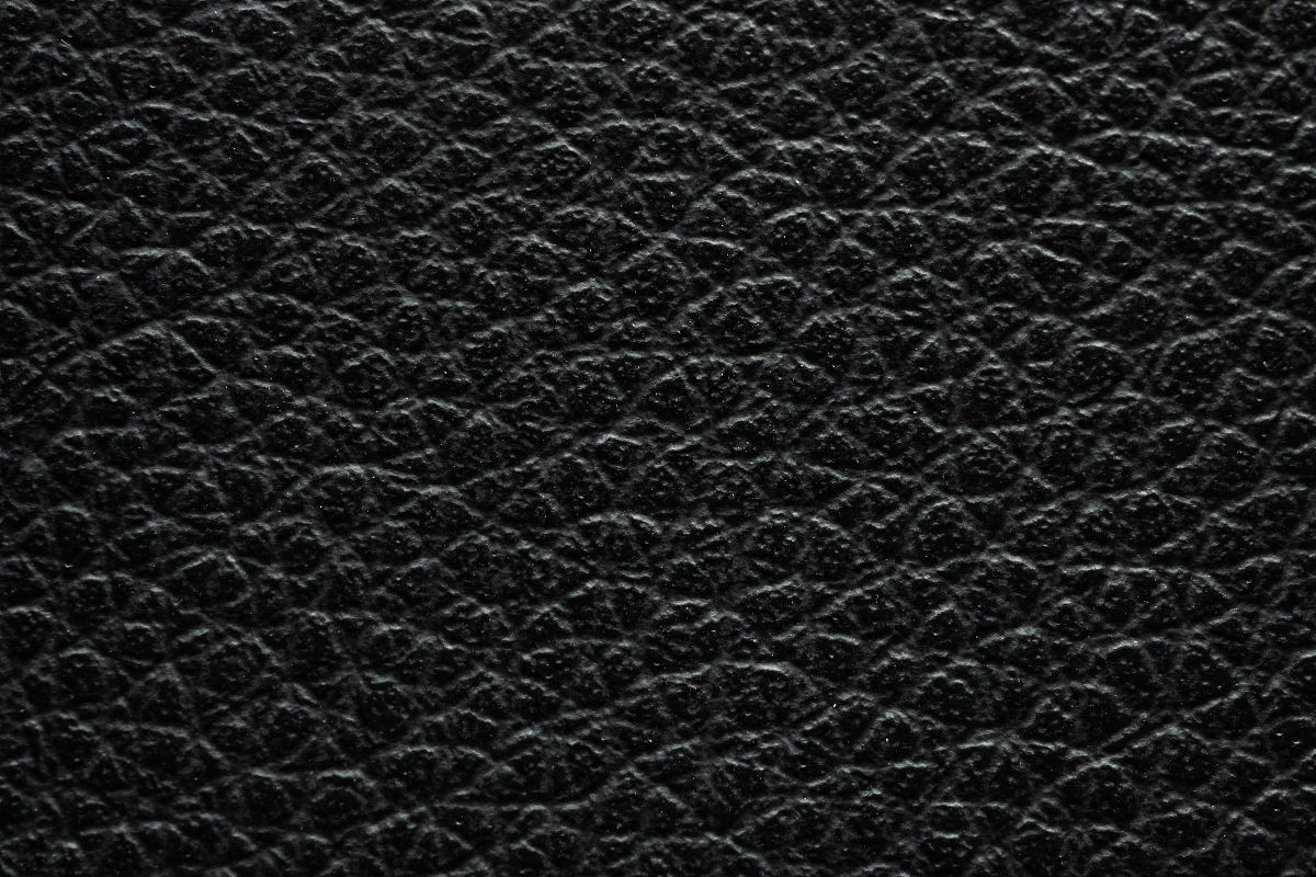 黑色皮革手链：简约时尚，经典百搭