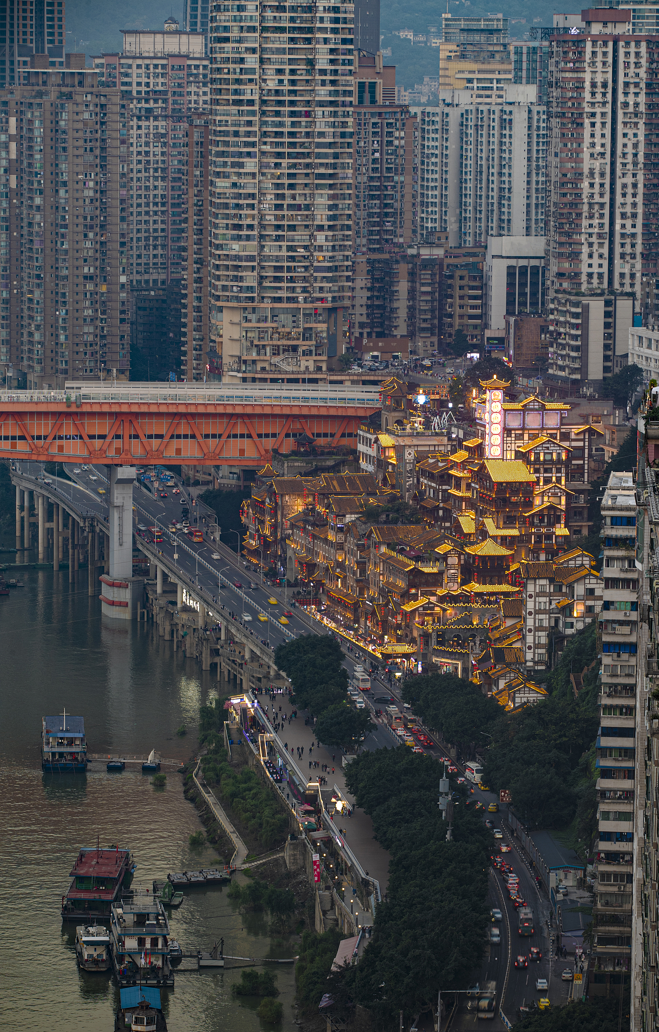 说到重庆。你会首先想到什么。要是代表的物件。多一点