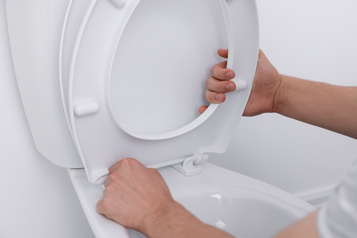 马桶用途：排泄、清洗、便携、消除异味