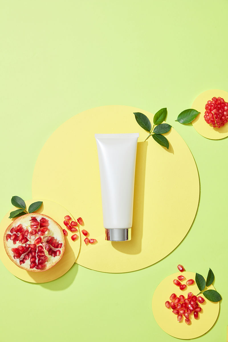 乔艺硕和二氧化钛：哪个更白？