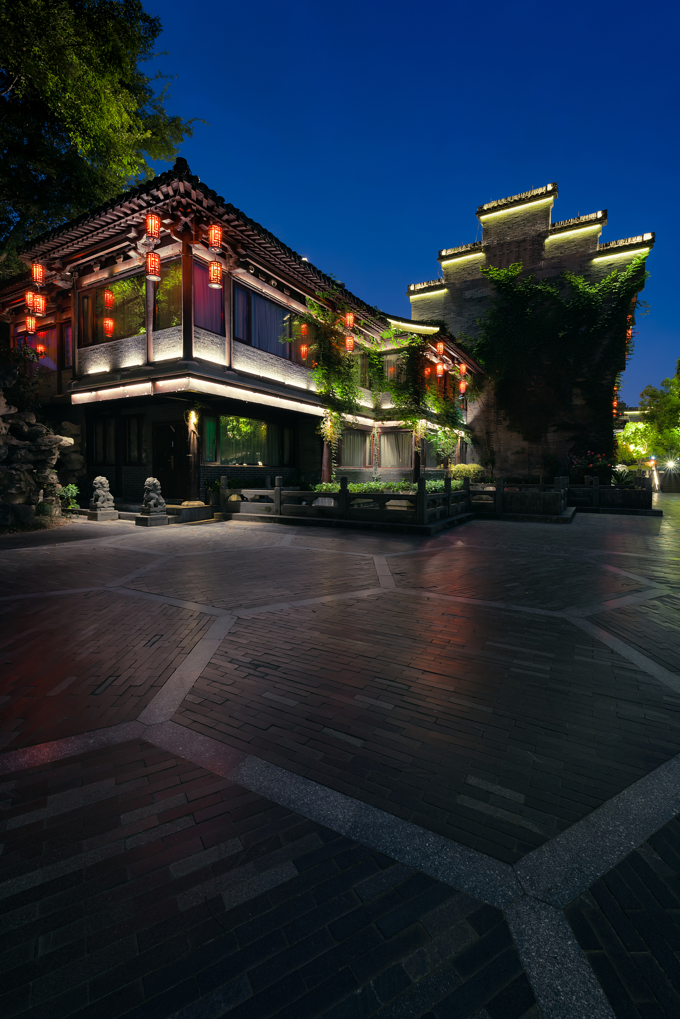 西湖景区案例：旅游开发对区域的影响分析