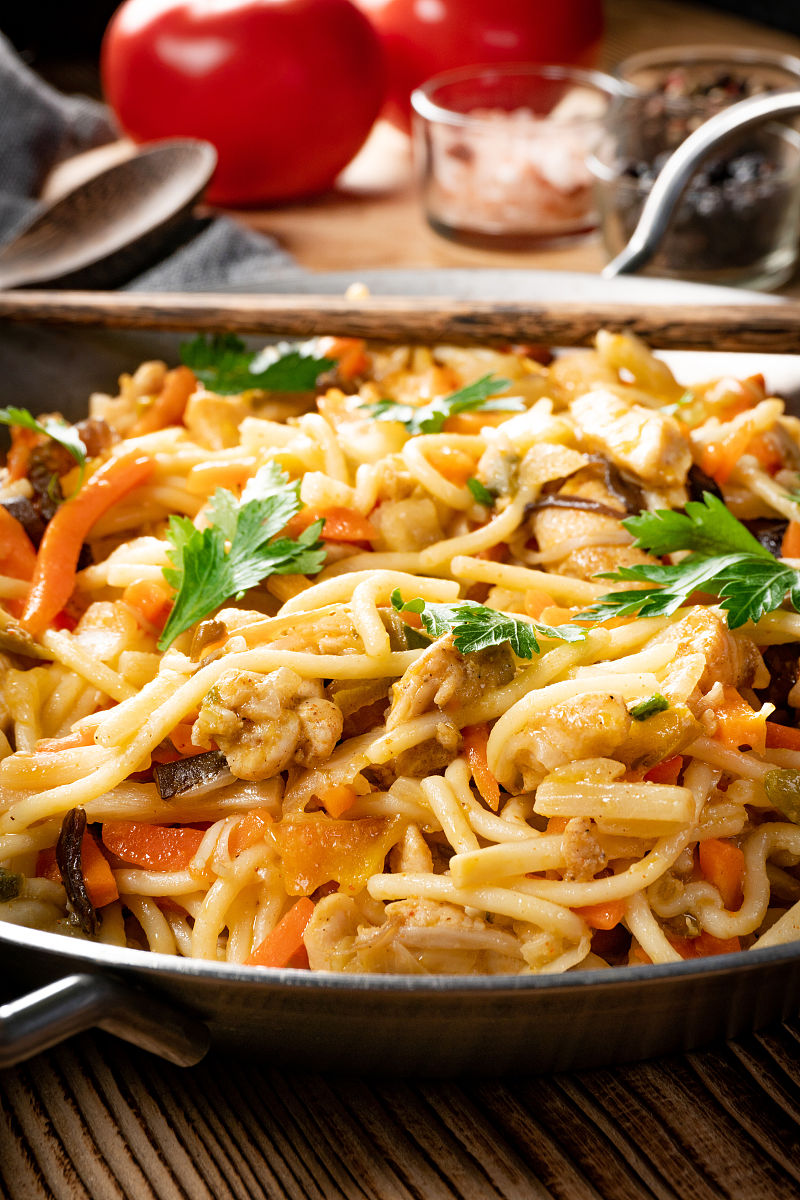 鸡肉芹菜炒米粉外卖好评：口感Q弹，味道地道，服务周到！