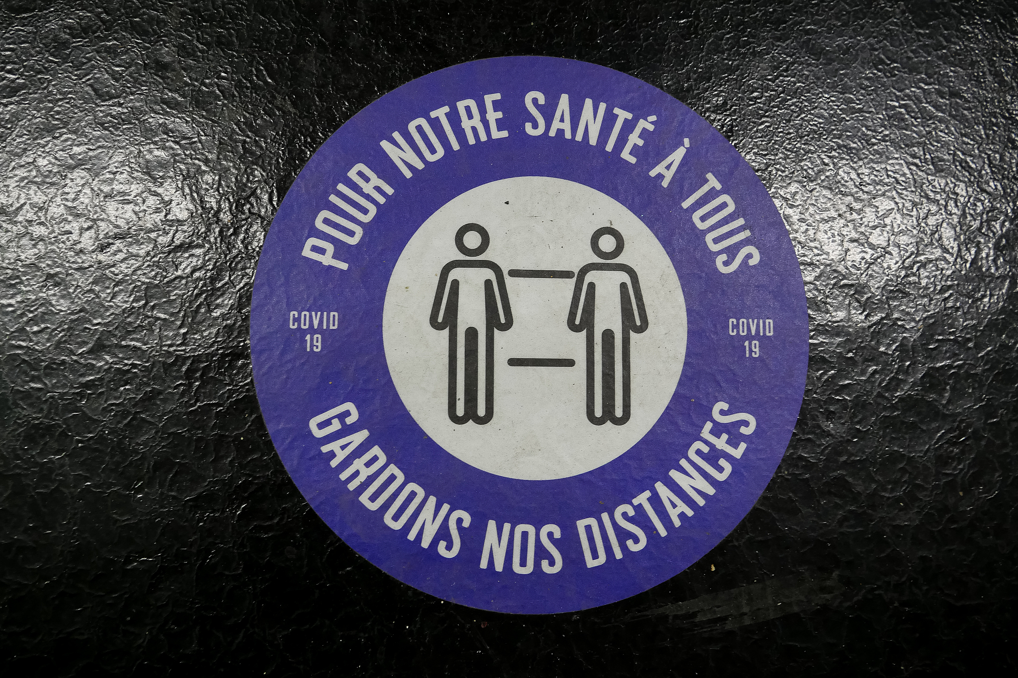 sticker in paris metro during covid-19 pandemic