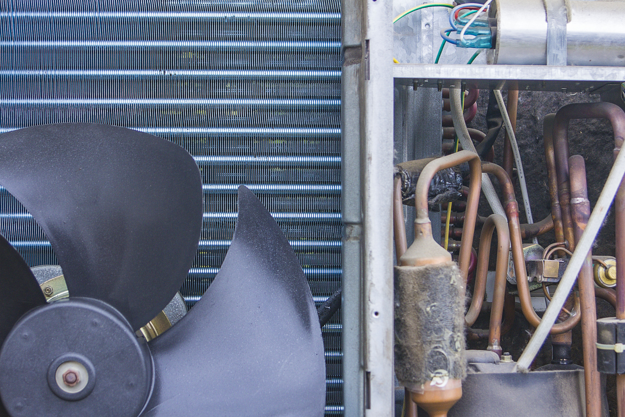 电除尘器极板极线检修指南：清洁、维护与安全