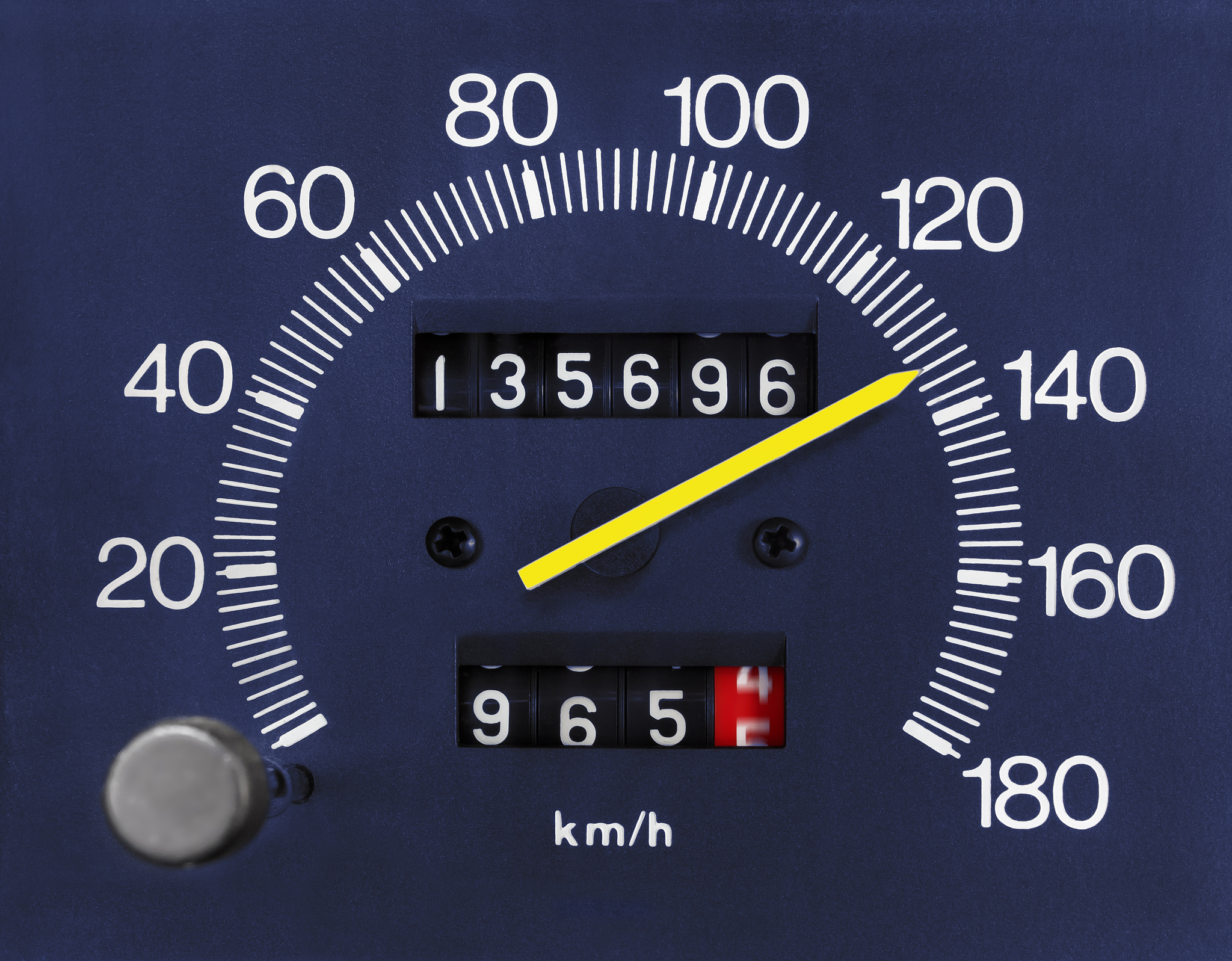 仪表上显示67km/h，实际速度是多少？