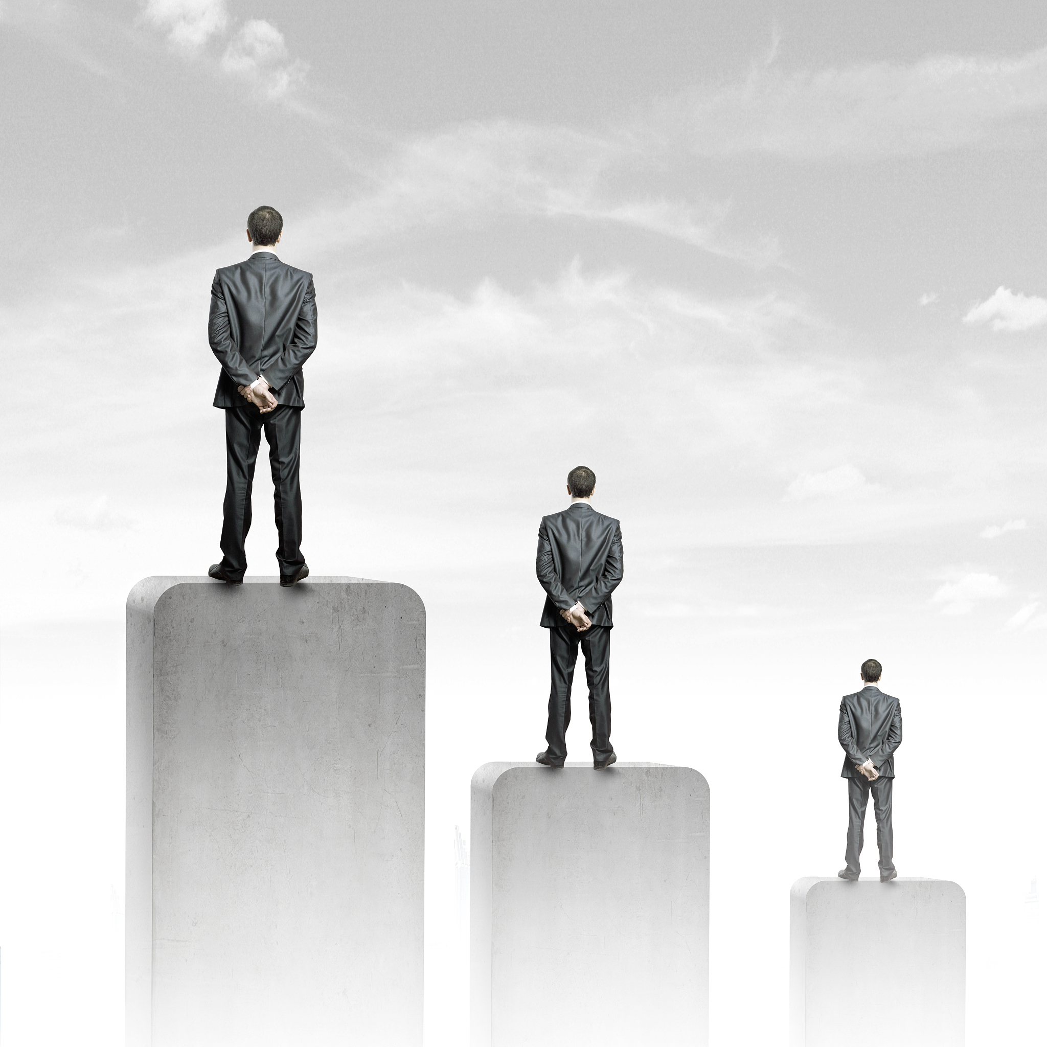 写一篇关于选择的重要性的议论文要求横向展开有三个分论点且每个分论点需使用正反两个真实案例