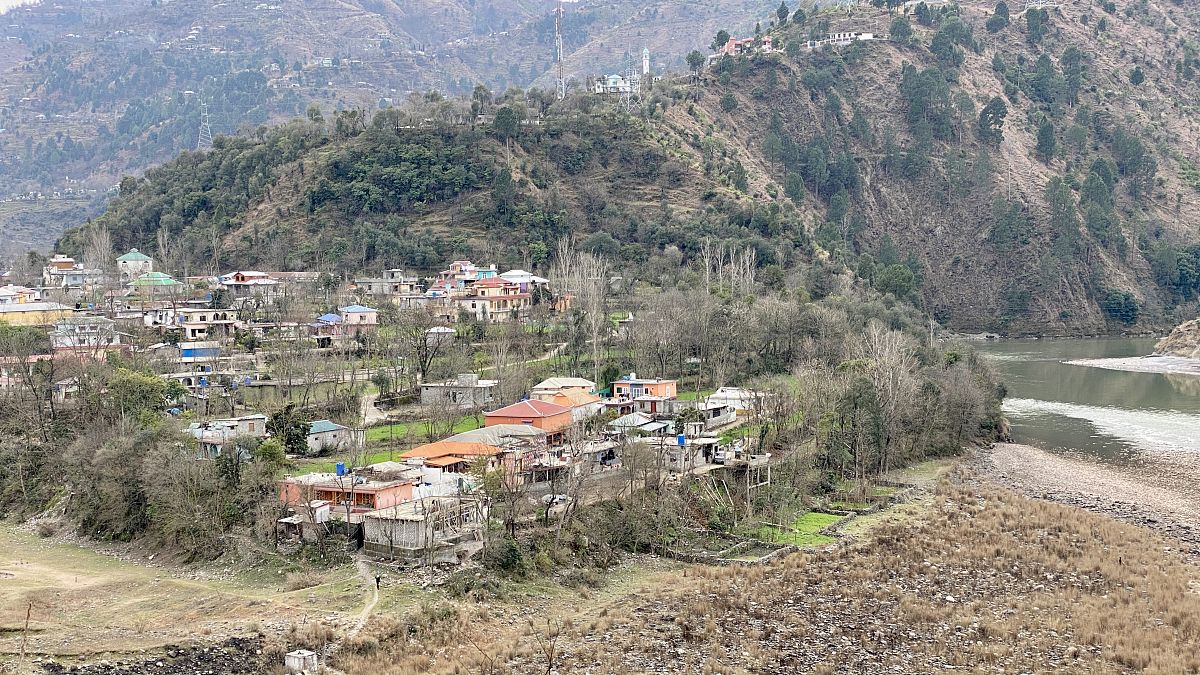 望落坝：一个远眺山景、安居乐业的农村居民点