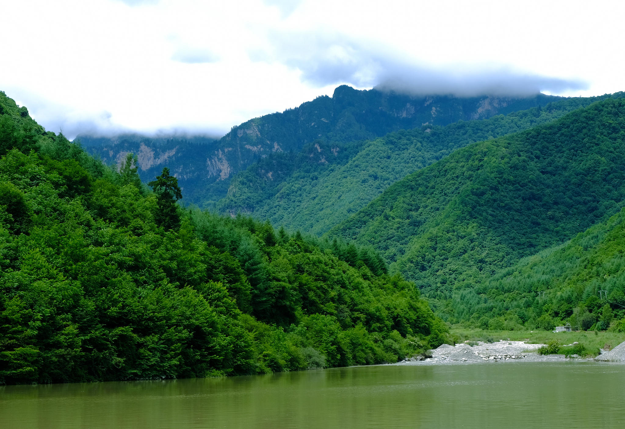 赞美祖国山河的诗歌：200字以内