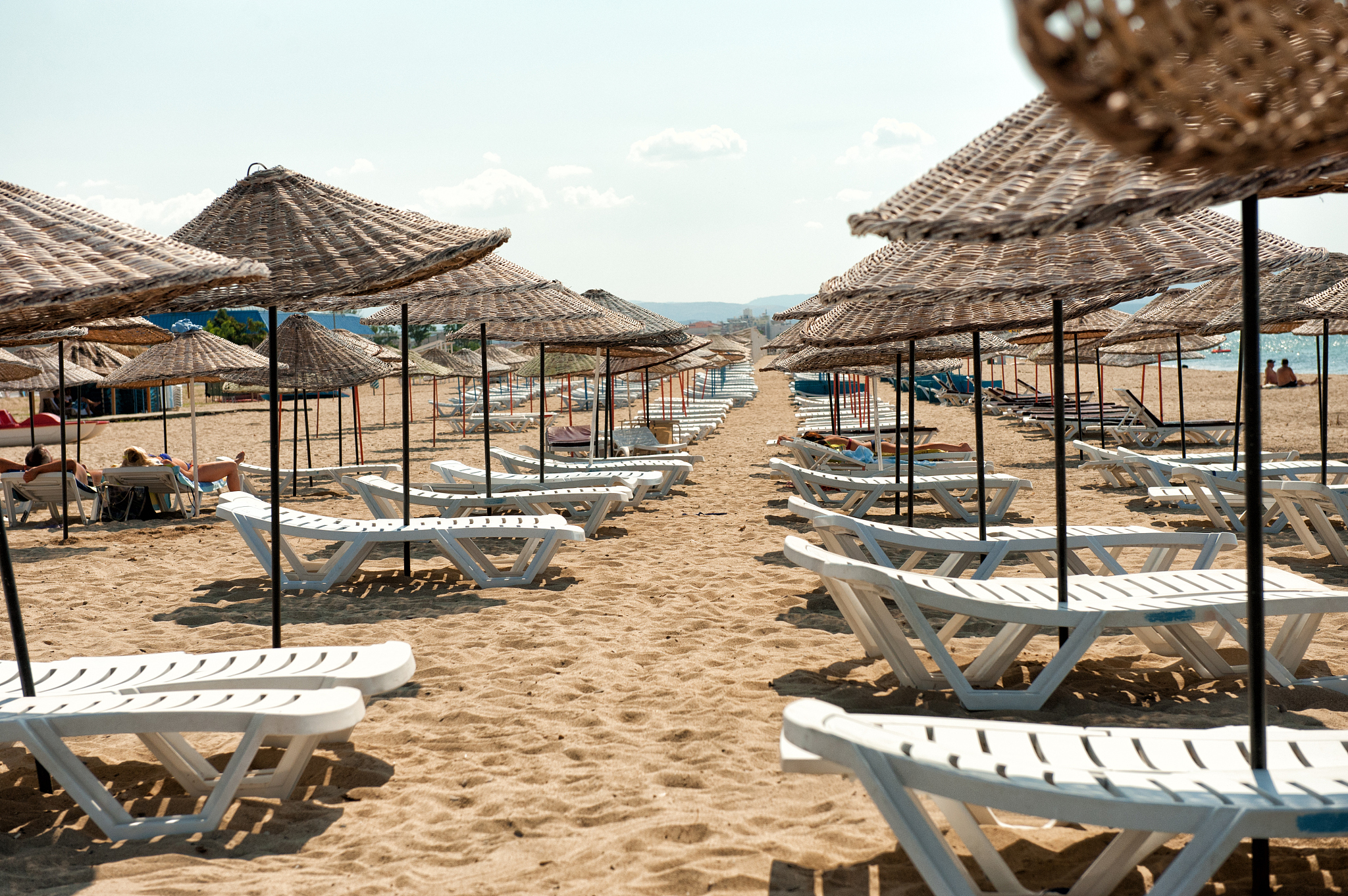 随着共享农庄、庭院经济等相关旅游农庄新模式爆火为了响应乡村振兴政策通过本次大赛帮助海南特色农庄设计可落地的文旅方案请参考组委会提供的海南特色农庄资料择其一农庄进行落地转化方案撰写要求与海洋科技或文化相结合。方案基本框架要求：1．团队名称2．方案名称3．方案摘要4．方案正文作品提交要求：包括但不限于方案现状背景、方案思路、具体方案、可行性分析、财务预算、推广策略、业绩目标等 力求具有时代性、创新性、