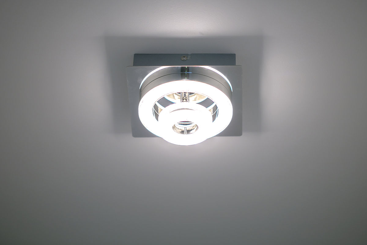 LED台灯智能调光系统：轻松调节亮度，打造舒适照明