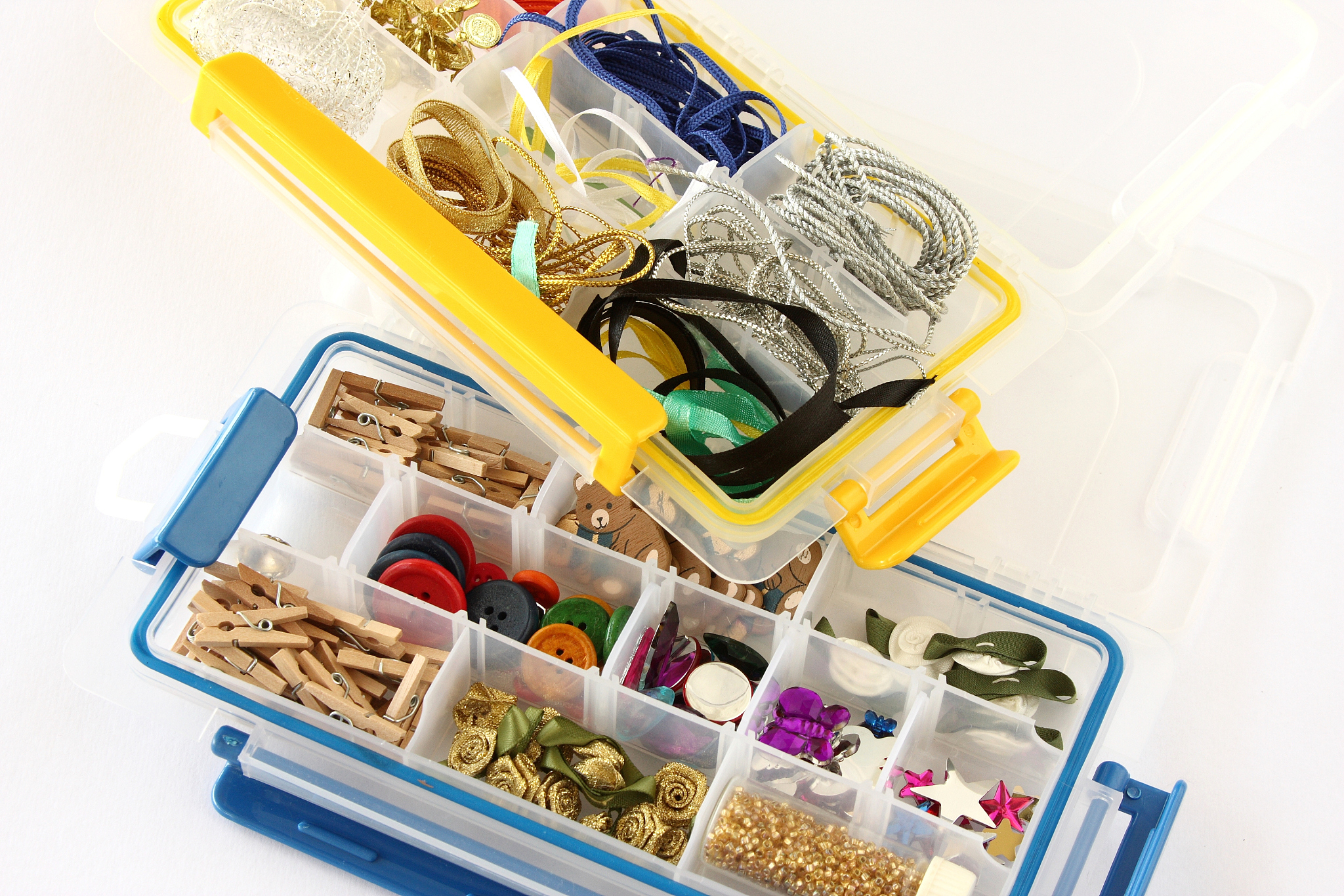 降重这段话。授人以鱼不如授人以渔。学生想问、好问更应该会问、善问。课题是教材的眼睛起到引领教学内容、概括教学内容的作用其中蕴藏着诸多问题。教会学生从中提出不理解的问题让学生带着问题进入新课的学习从而产生探求知识的兴趣和主动参与的热情这样不仅能帮助学生更深刻地理解教学内容明确教学目标还能让学生养成爱提问的习惯。