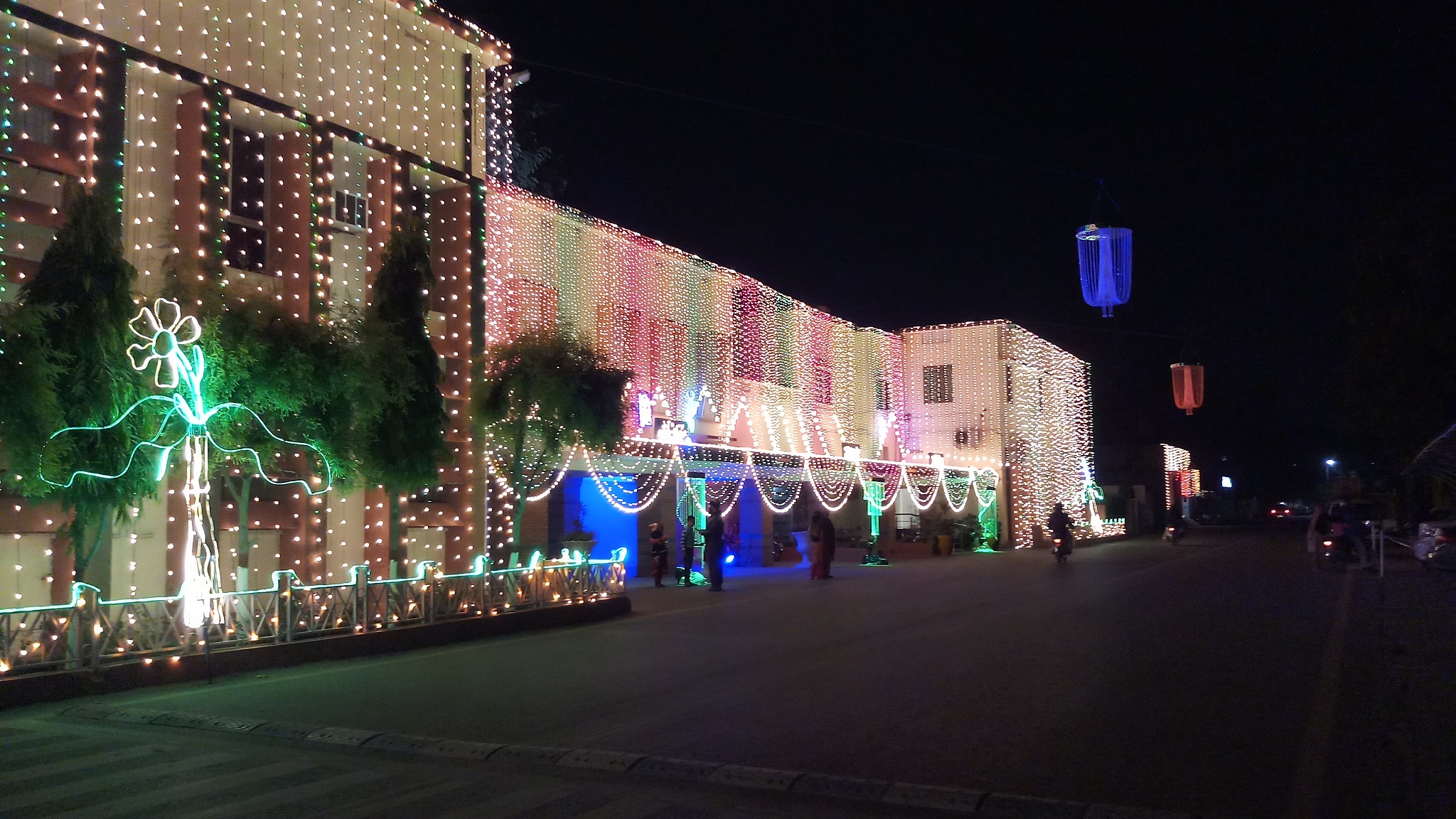 商业步行街夜景景观照明初探-以天水市中华西路为例