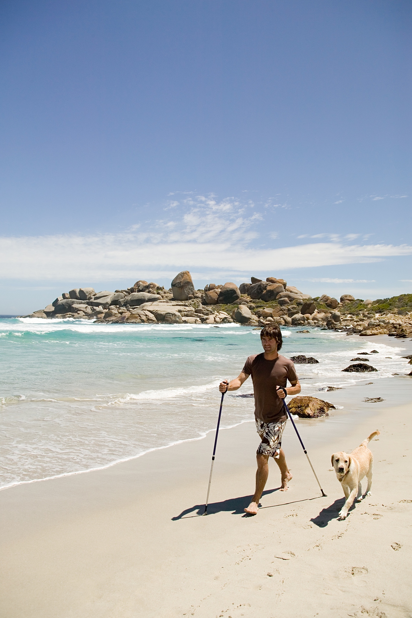 描述冬天气候的九九歌是这样写的一九二九不出手三九四九冰上走。五九六九沿河看柳。七九河开八九雁来。九九加一九耕牛遍地走。这其中的每个九都代表冬季的一个九天。